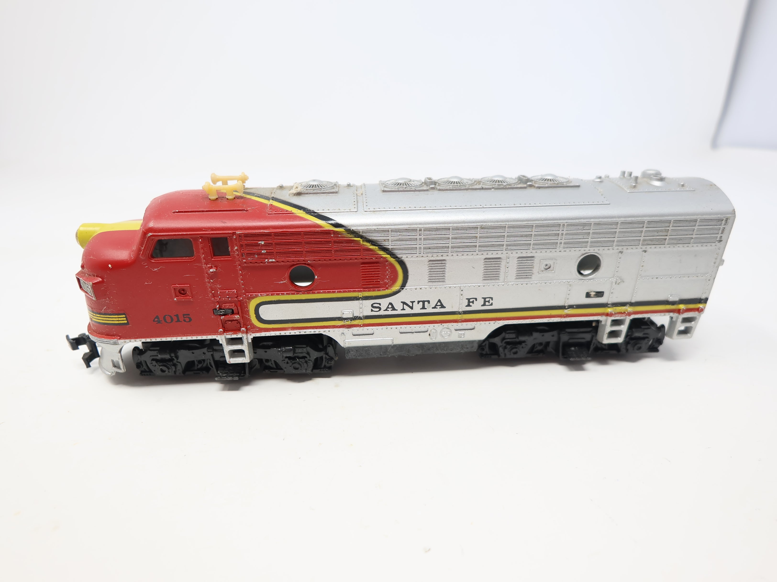 USED Tyco HO Scale F7A Diesel Locomotive Santa Fe #4015 Unpowered