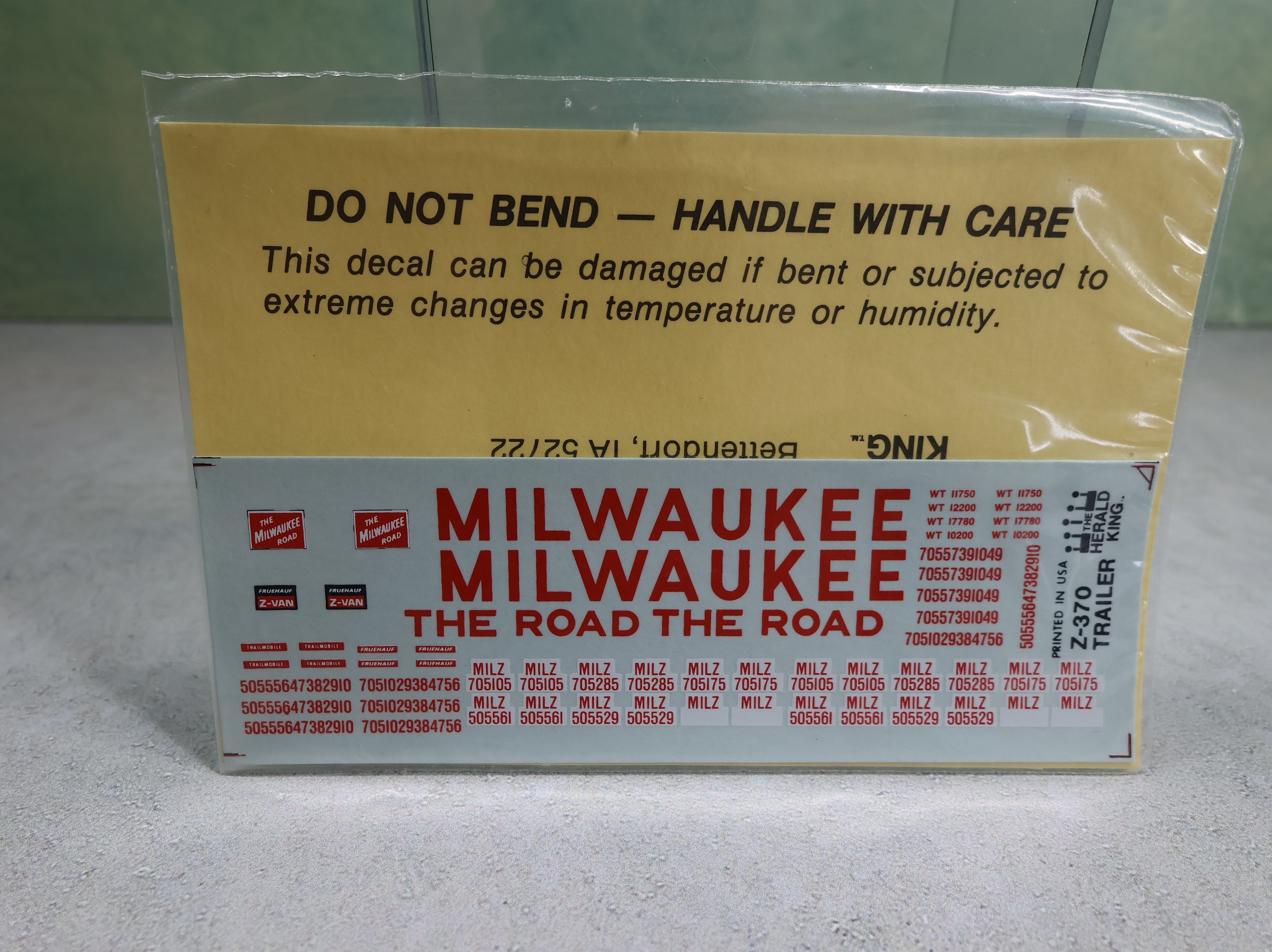 The Herald King Z370 HO Scale Milwaukee Road Aluminum Piggyback Trail 1976 Decal