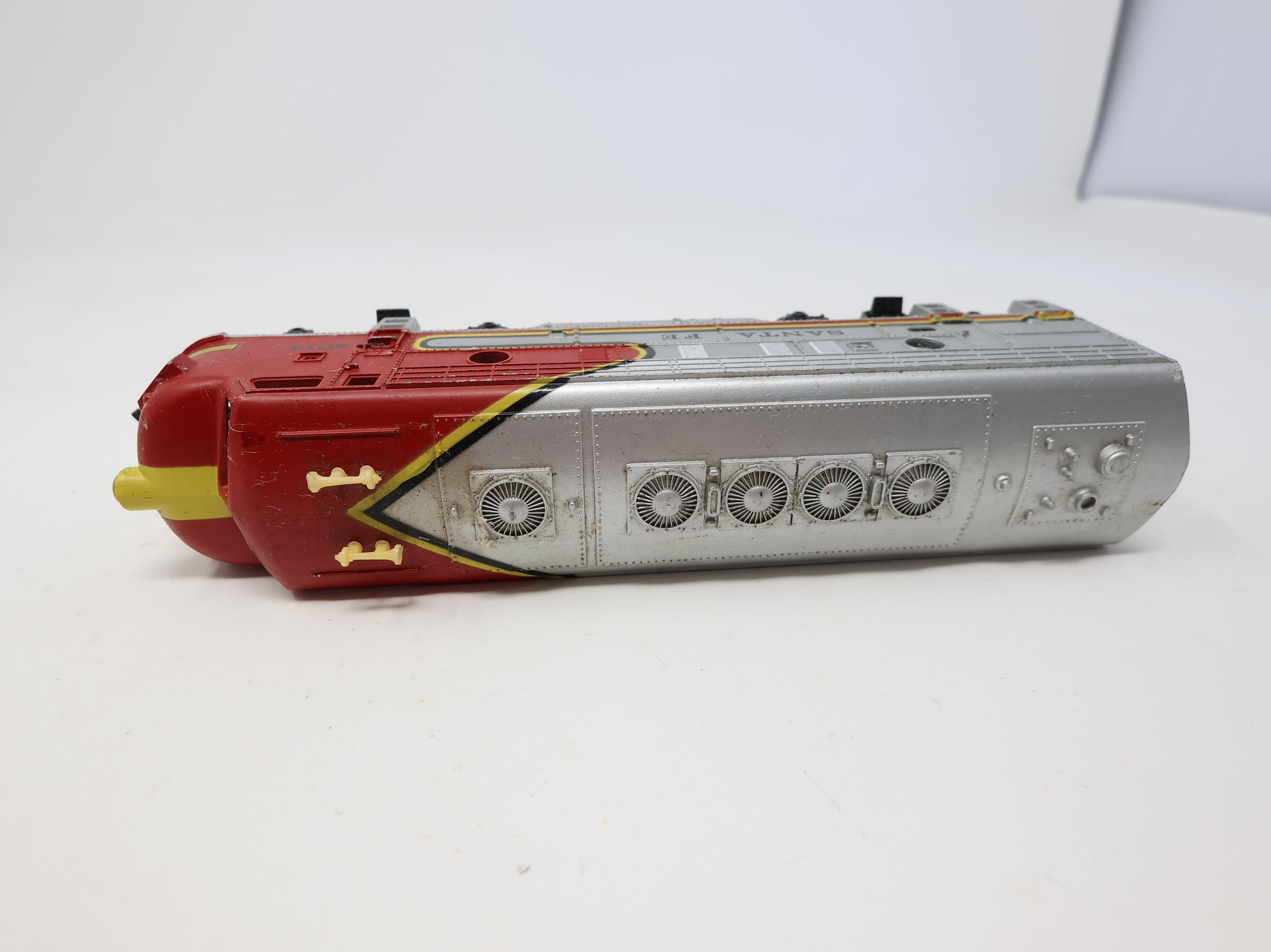 USED Tyco HO Scale F7A Diesel Locomotive Santa Fe #4015 Unpowered