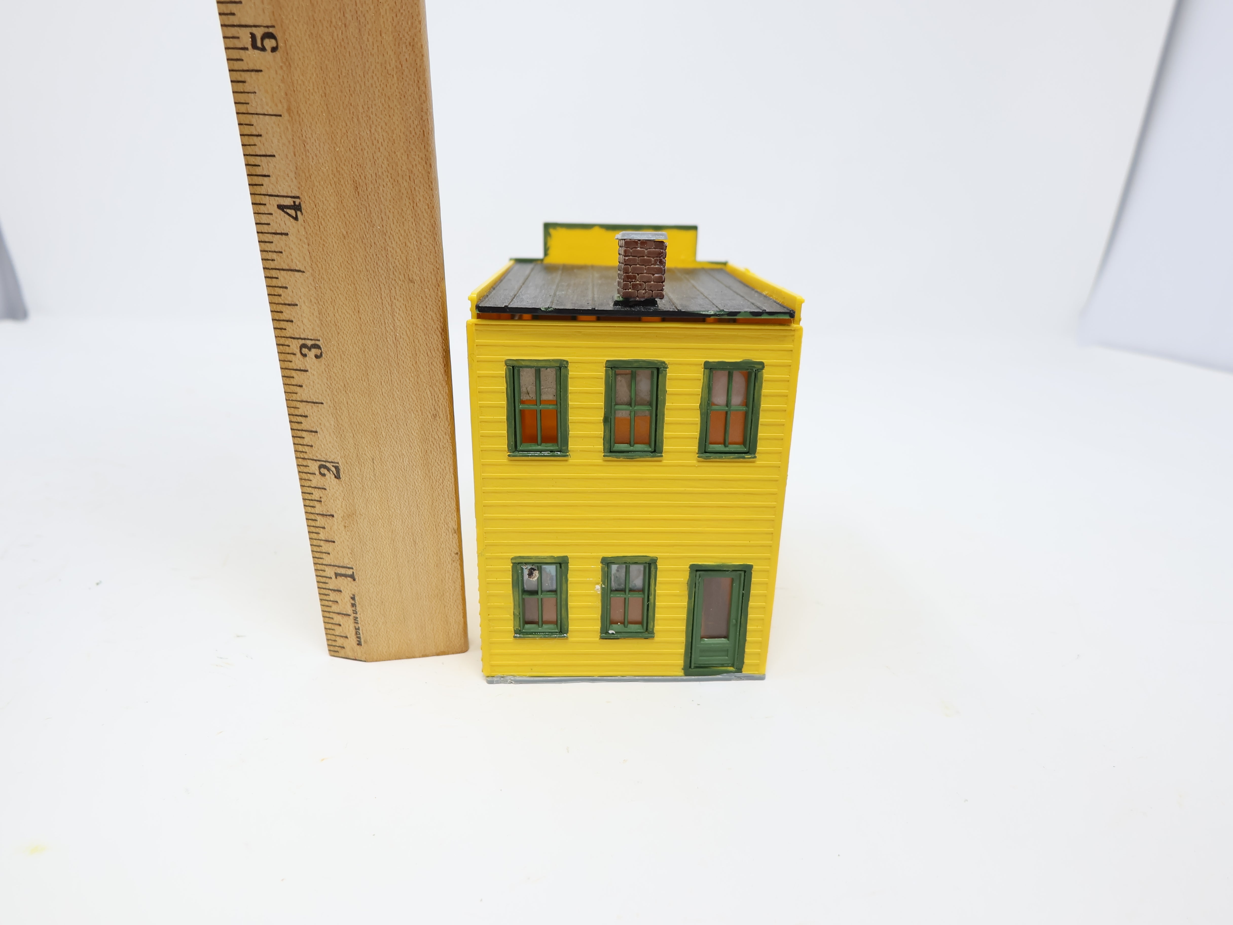 USED HO Scale, Small Store Front