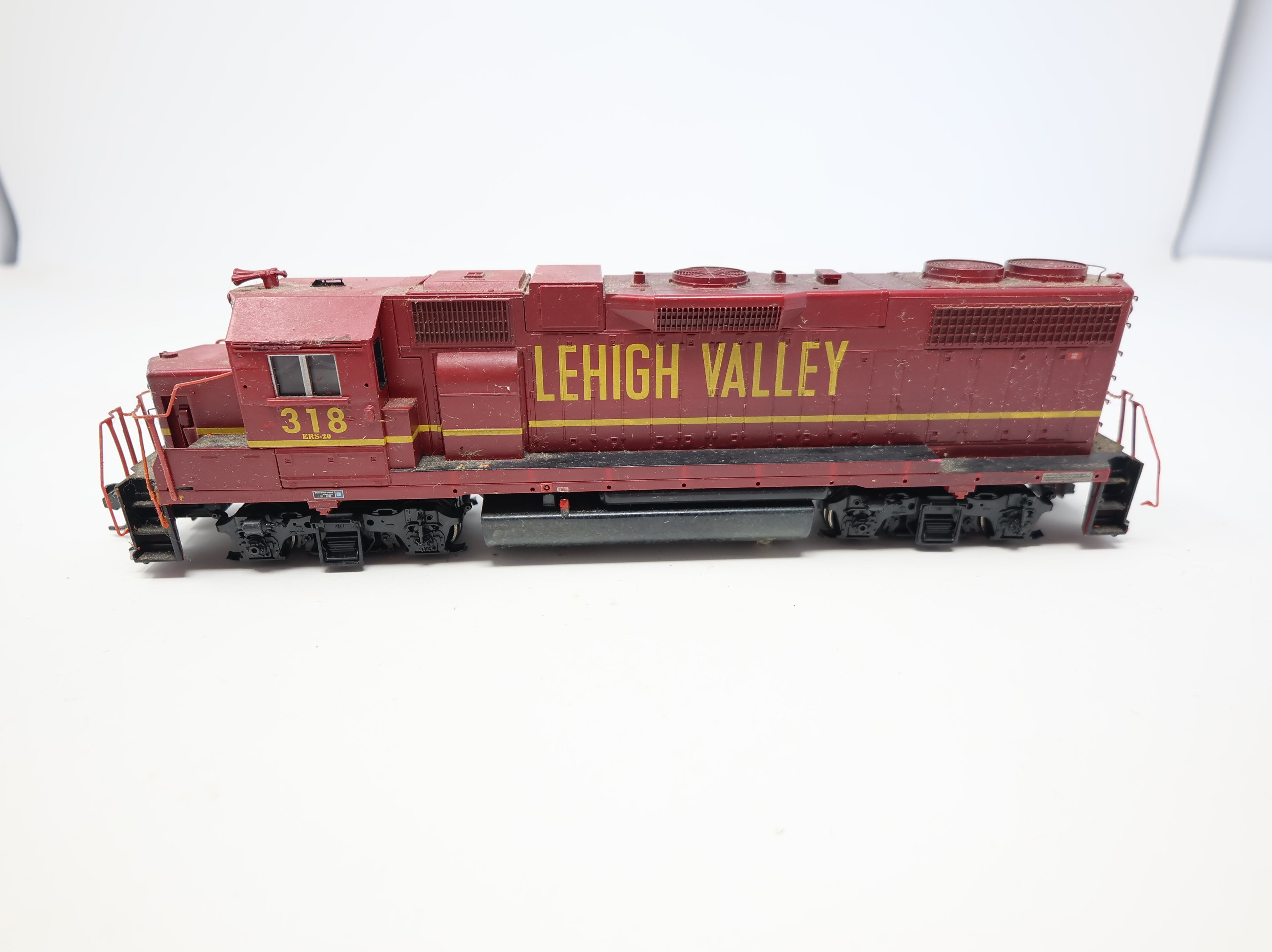 USED Athearn HO Scale GP38-2 Diesel Locomotive Lehigh Valley #318 DC