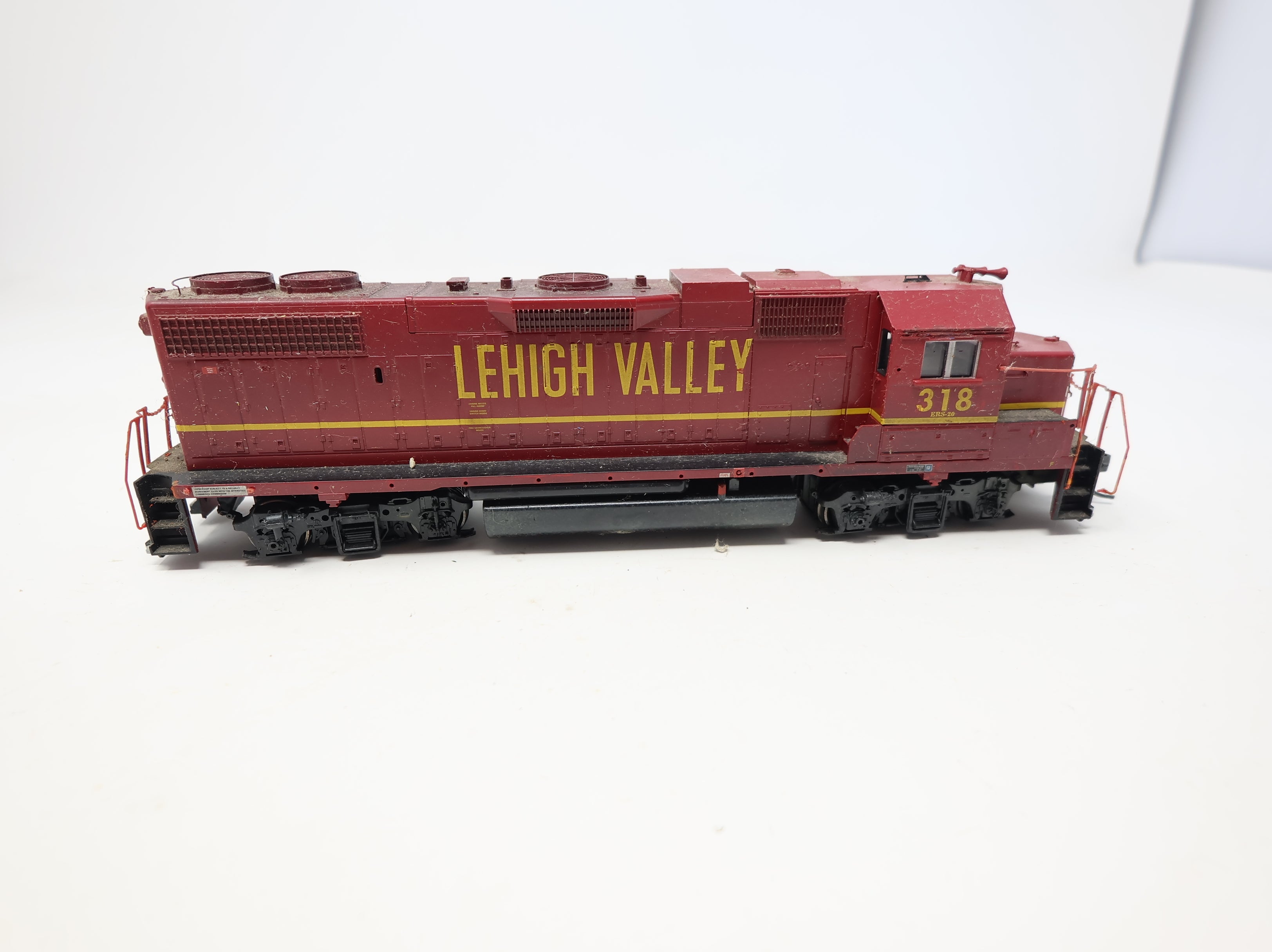 USED Athearn HO Scale GP38-2 Diesel Locomotive Lehigh Valley #318 DC