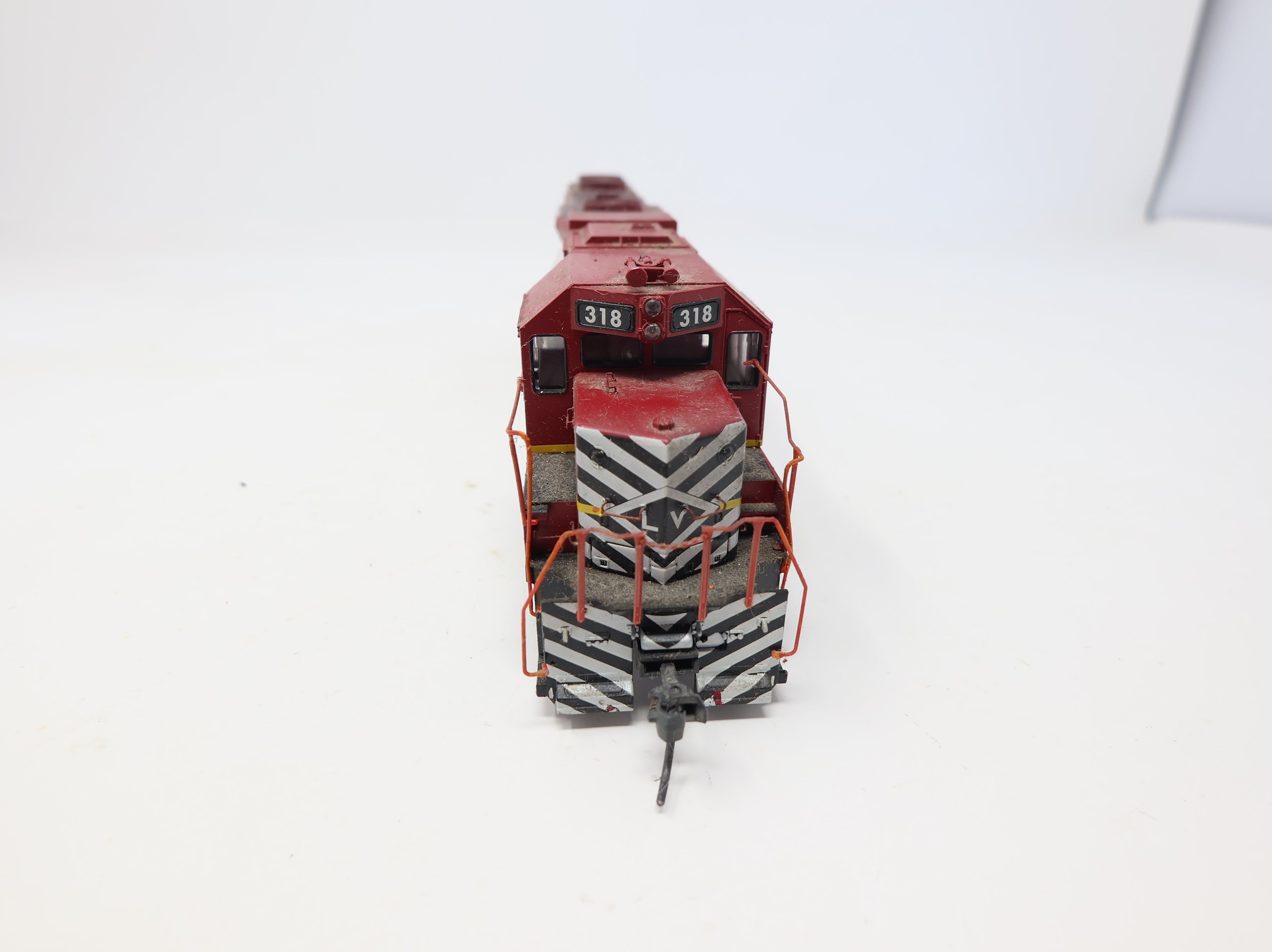 USED Athearn HO Scale GP38-2 Diesel Locomotive Lehigh Valley #318 DC