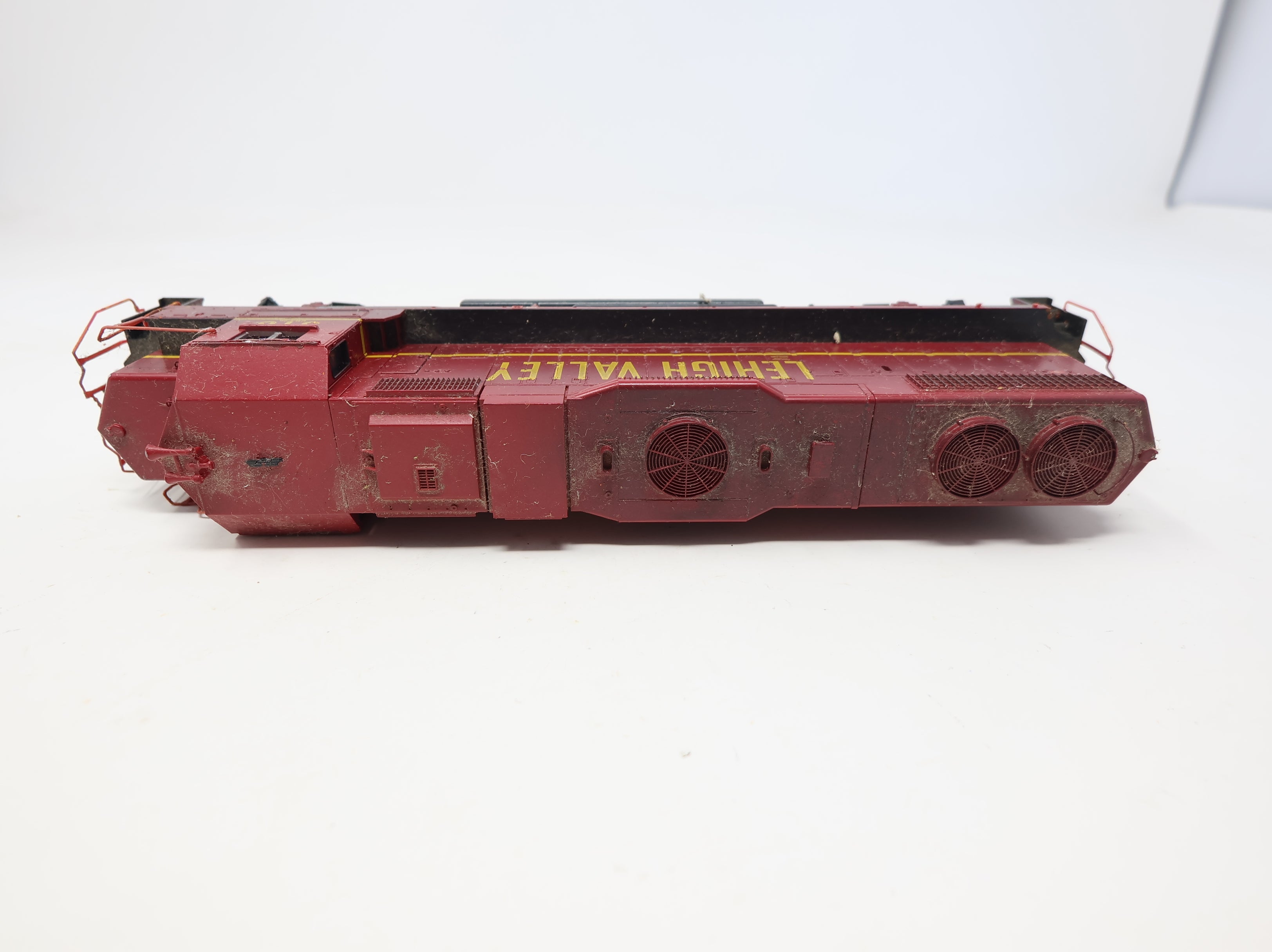 USED Athearn HO Scale GP38-2 Diesel Locomotive Lehigh Valley #318 DC