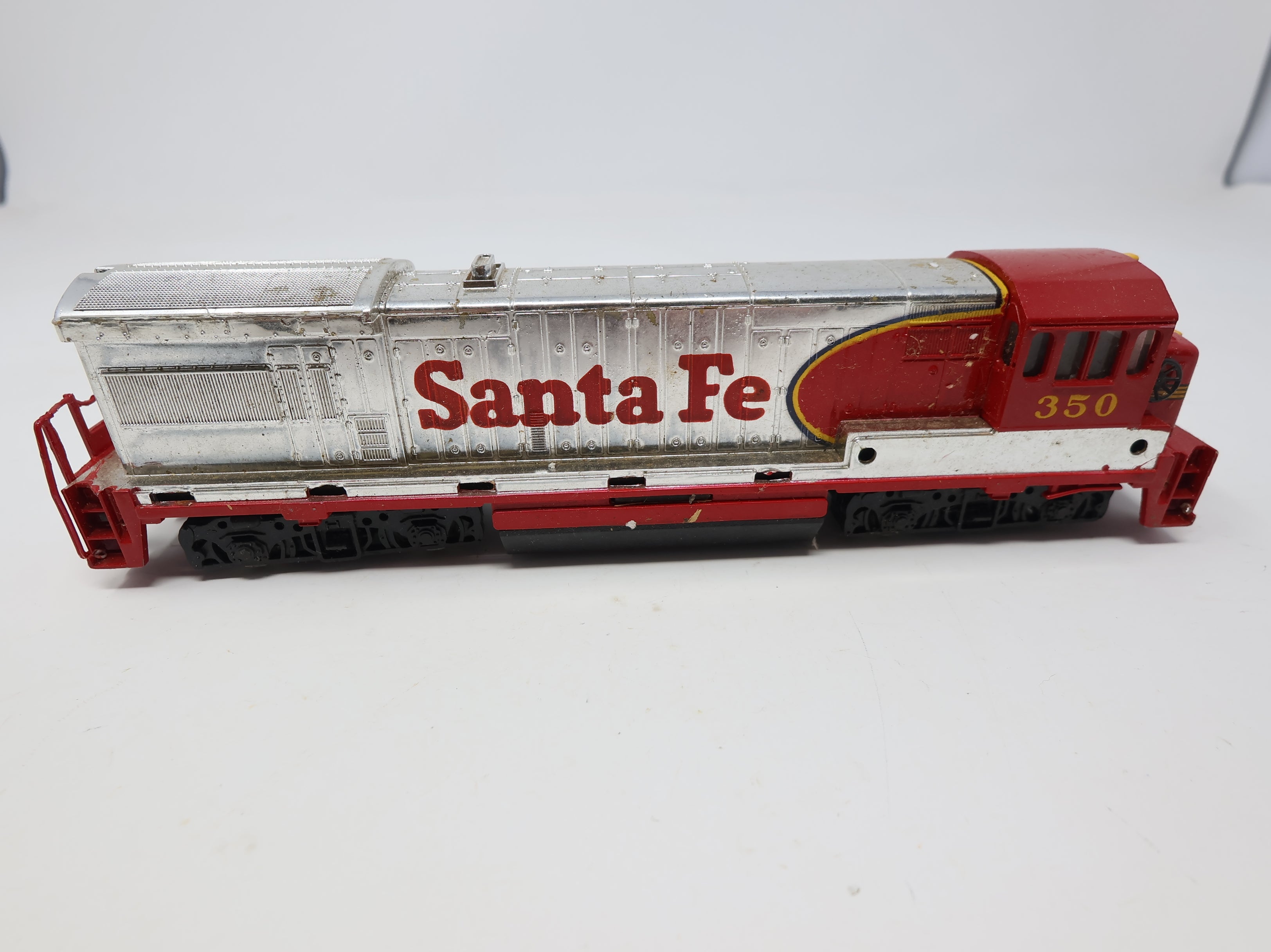 USED Bachmann HO Scale U26B Diesel Locomotive Santa Fe #350 Parts/Repairs DC