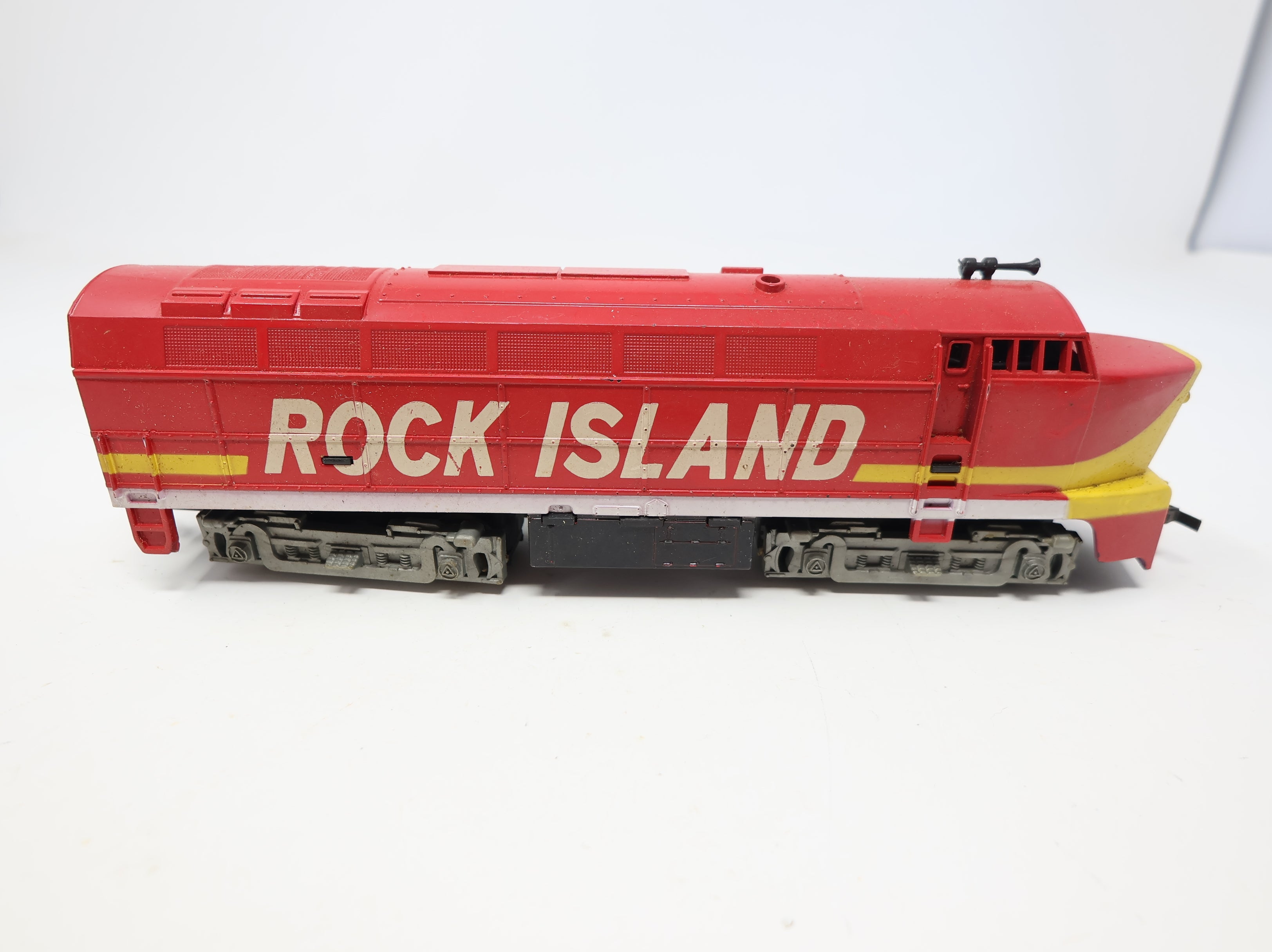 USED Tyco HO Scale Sharknose Diesel Locomotive Rock Island DC