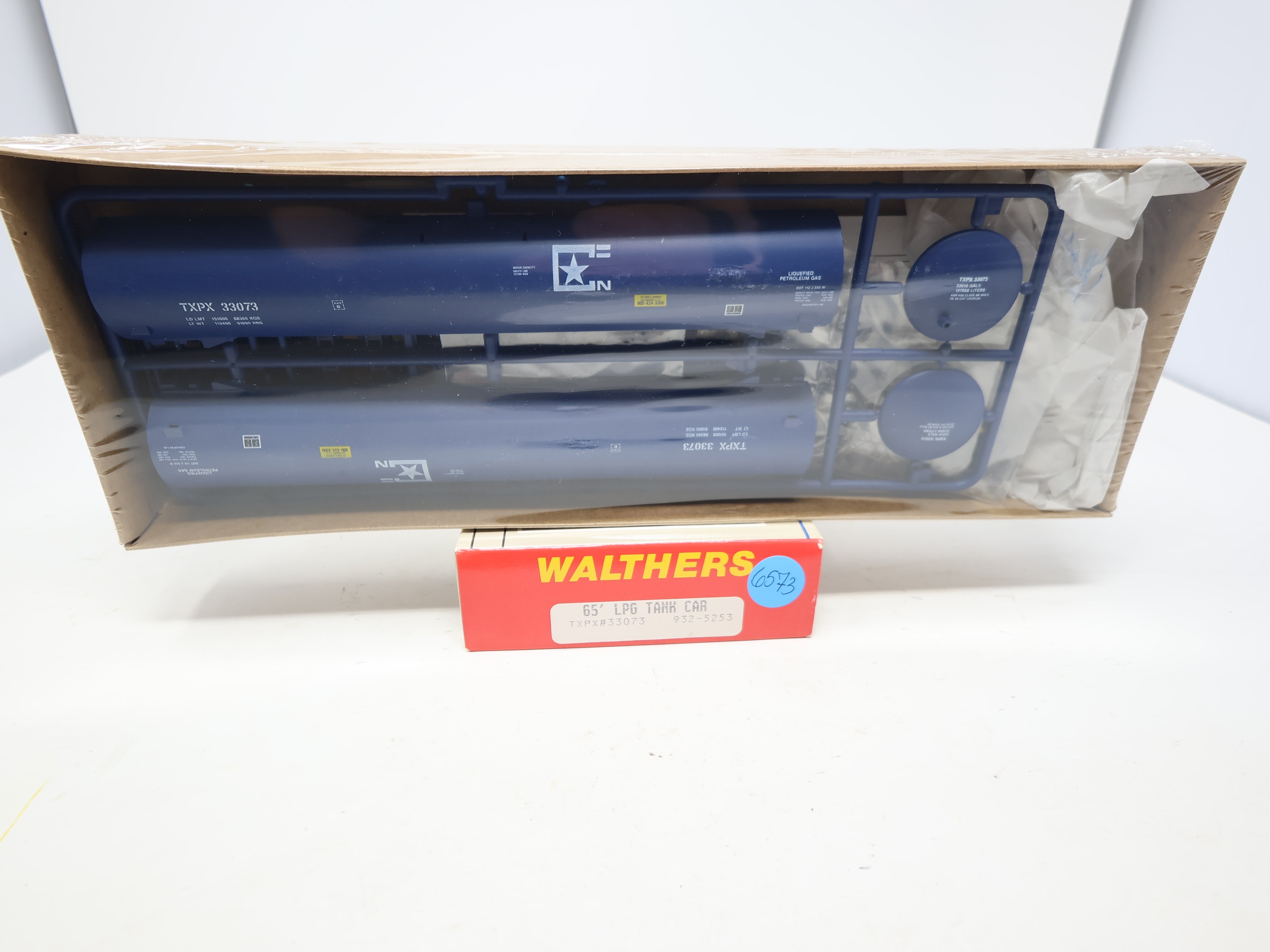 Walthers 932-5253 HO Scale, 65' LPG Tank Car, Sealed, TXPX #33073 (KIT)