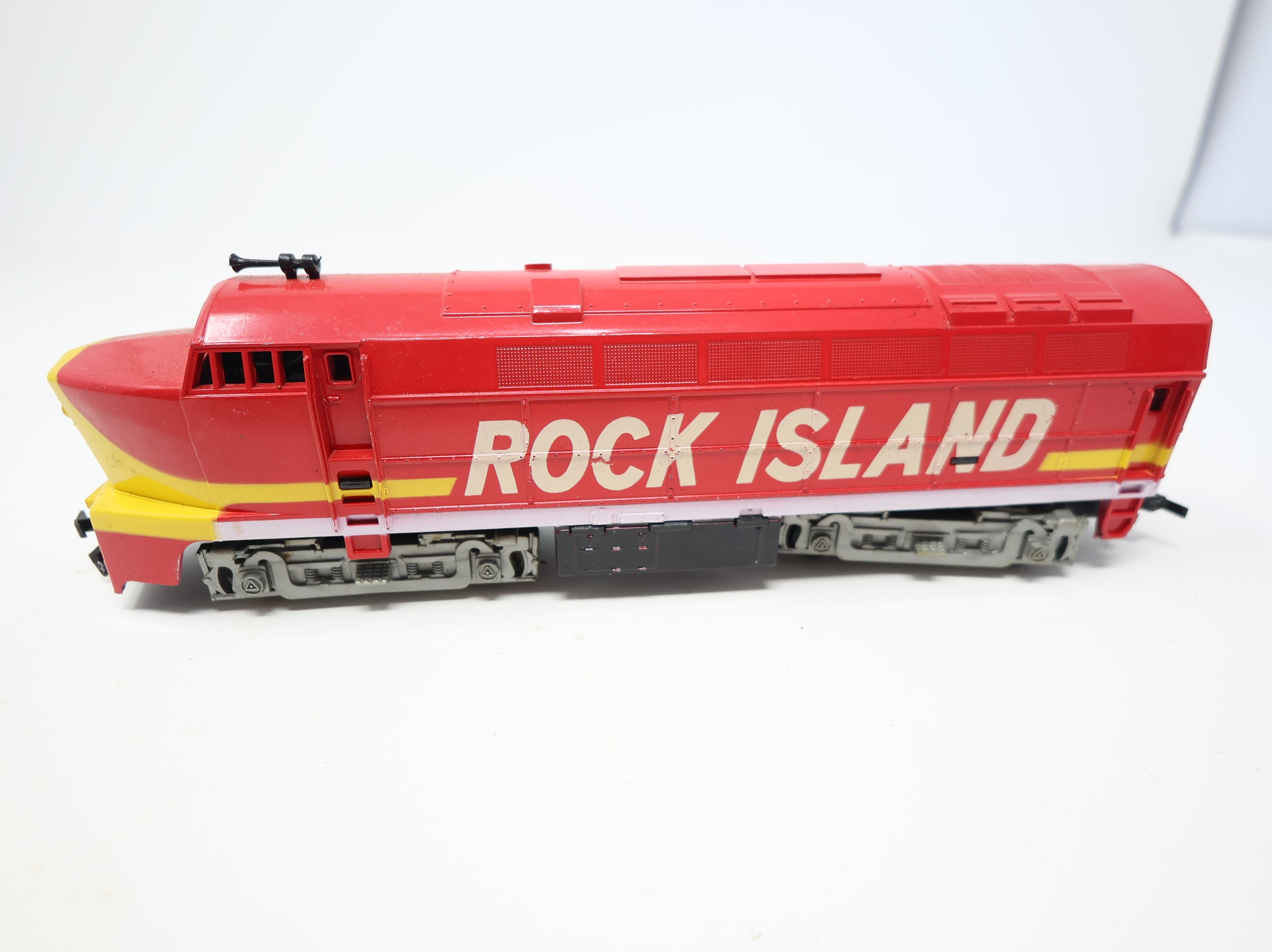 USED Tyco HO Scale Sharknose Diesel Locomotive Rock Island DC