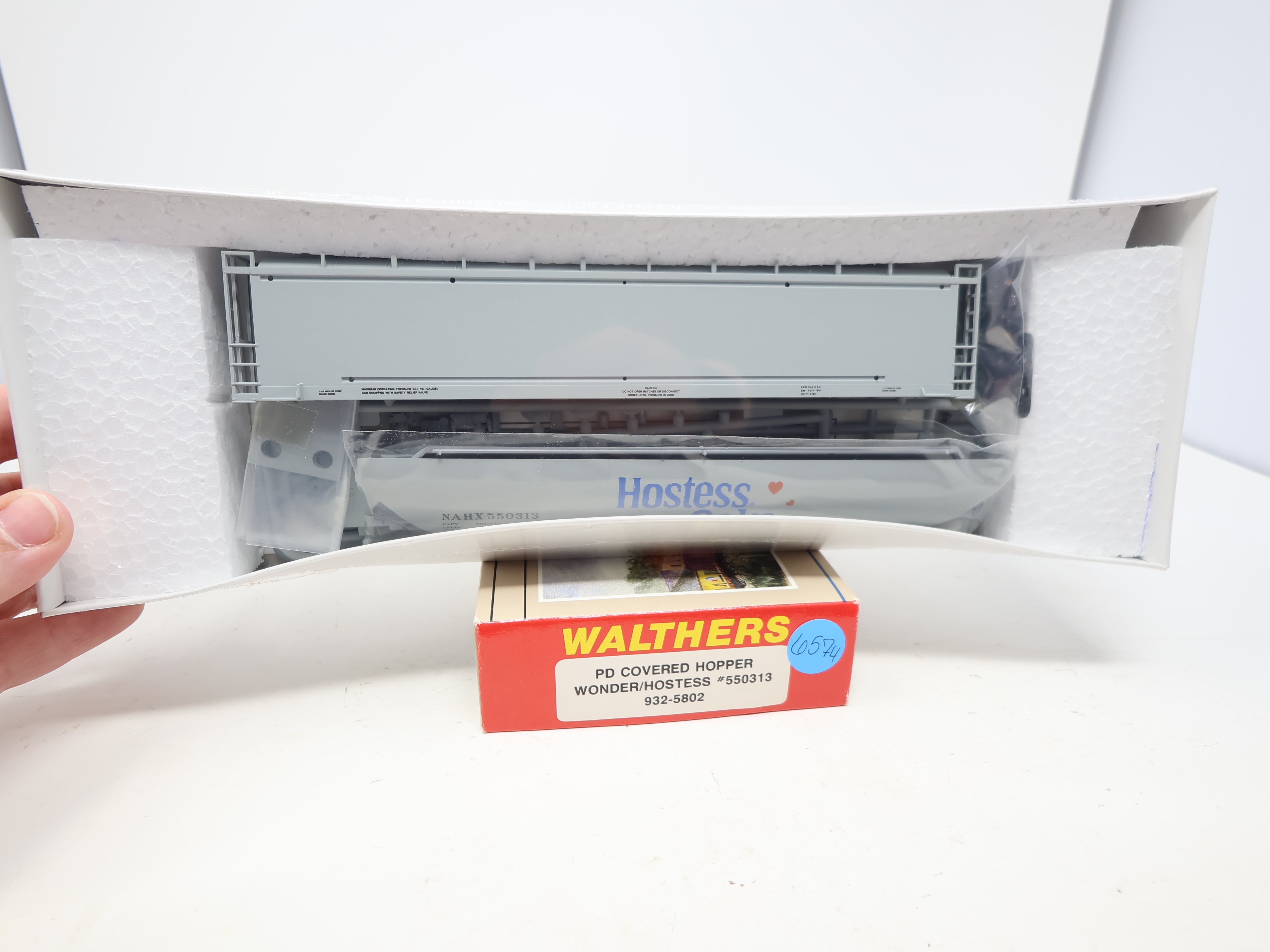 Walthers 932-5802 HO Scale, PD Covered Hopper, Sealed, Wonder / Hostess NAHX #550313 (KIT)