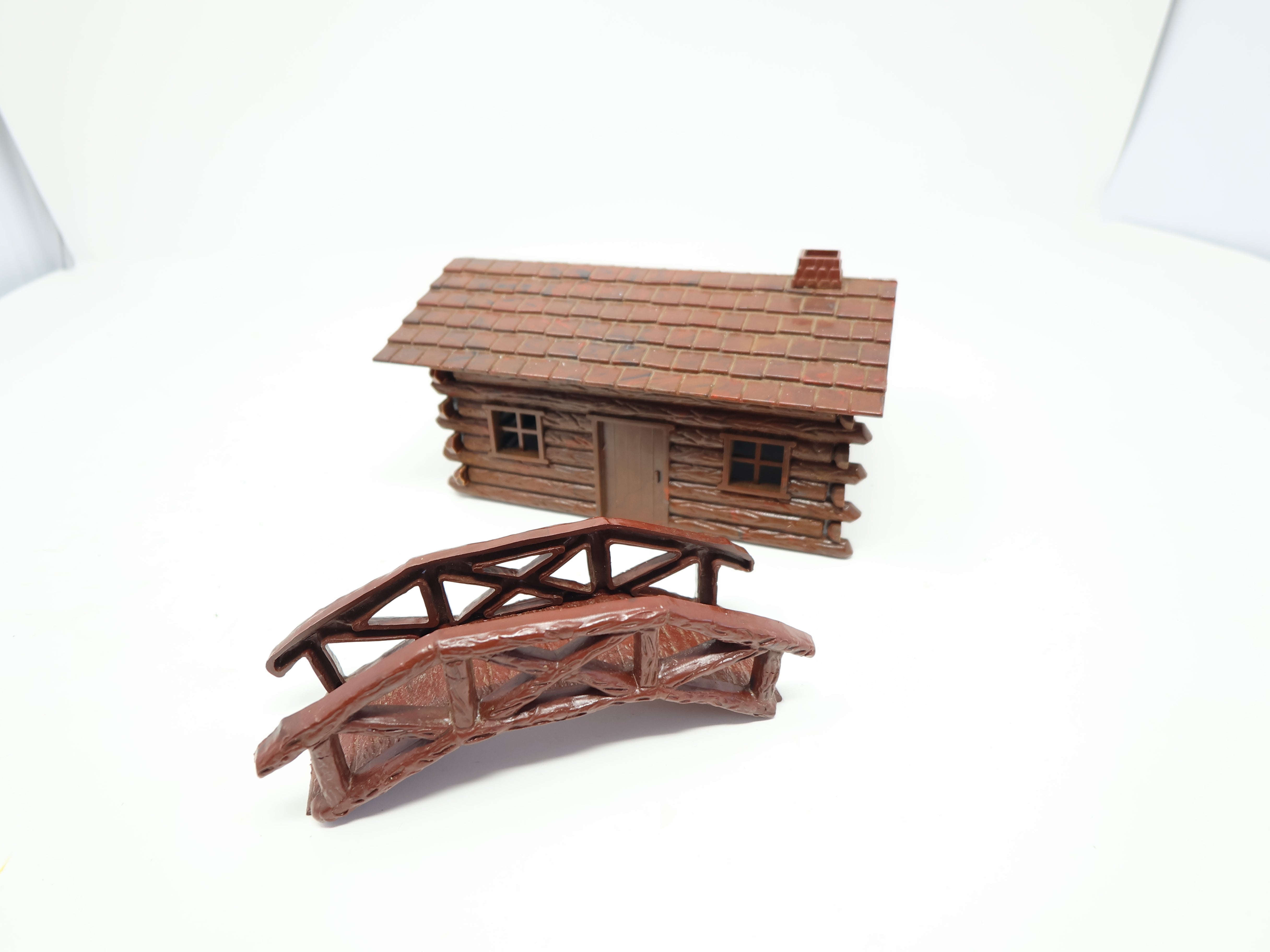 USED Bachmann Plasticville O, Log Cabin