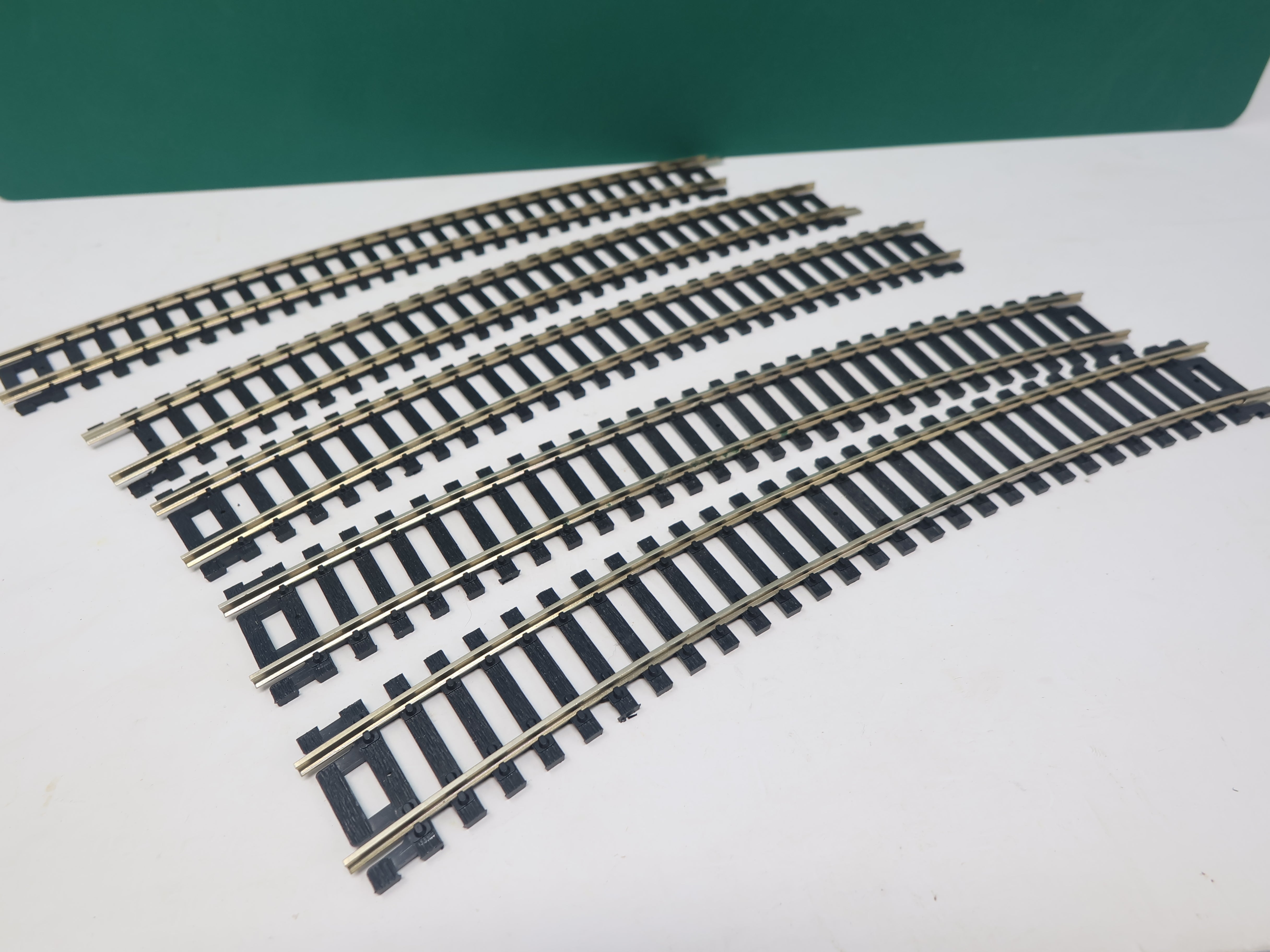 USED Atlas HO Scale, Lot of 5 pieces of 22" Radius Curve Snap Track, Code 100, Nickel Silver