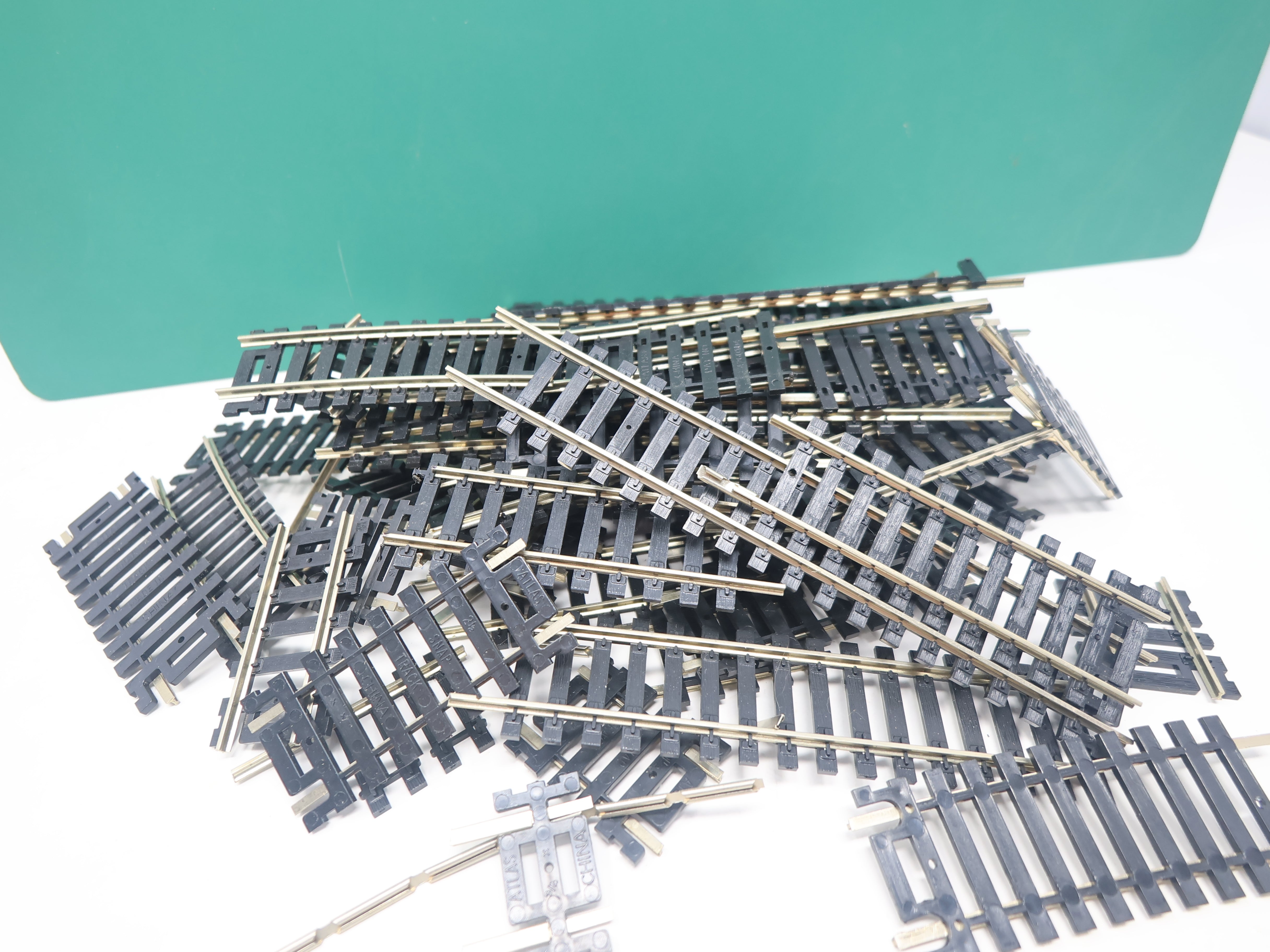 USED Atlas HO Scale, Large Lot of small pieces of snap track, Code 100, Nickel Silver