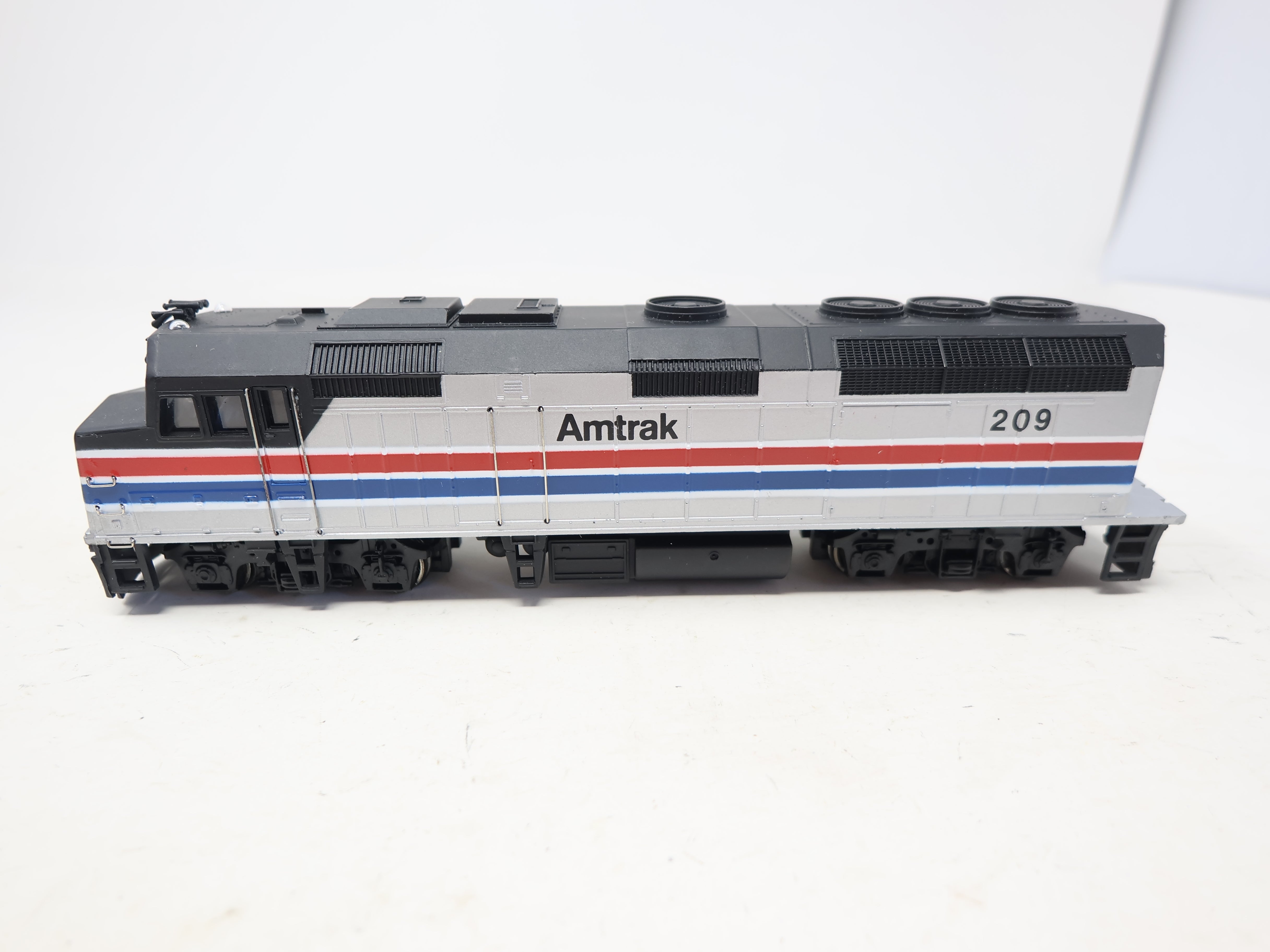 USED Bachmann 87012 HO Scale, Spectrum EMD F40 PH Diesel Locomotive, Amtrak #209, Phase II