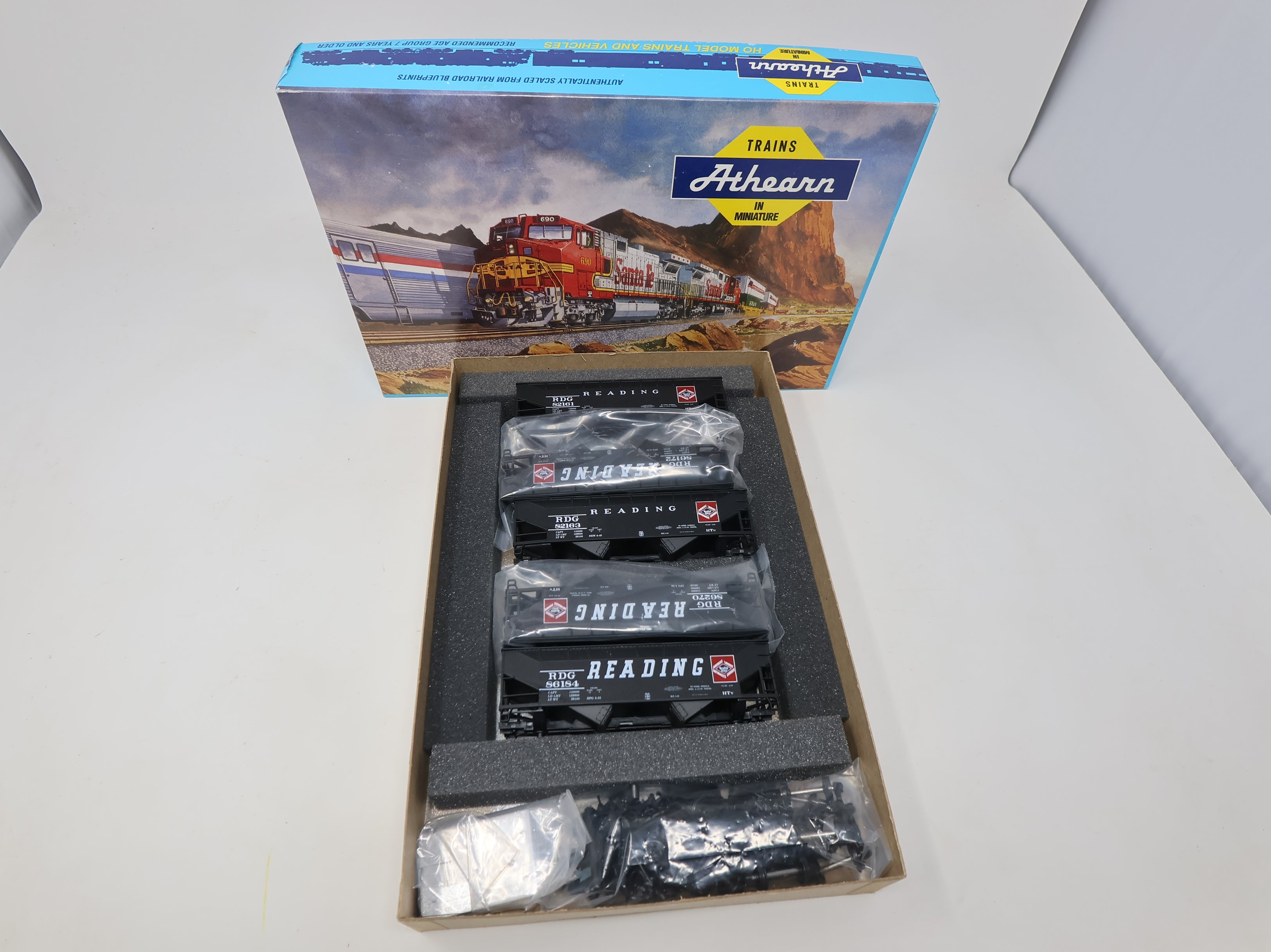 USED Athearn 5588 HO Scale AAR 50T Hopper 5 Car Pack Reading RDG #86184, 82163, 82161, 86270, 86172 KIT