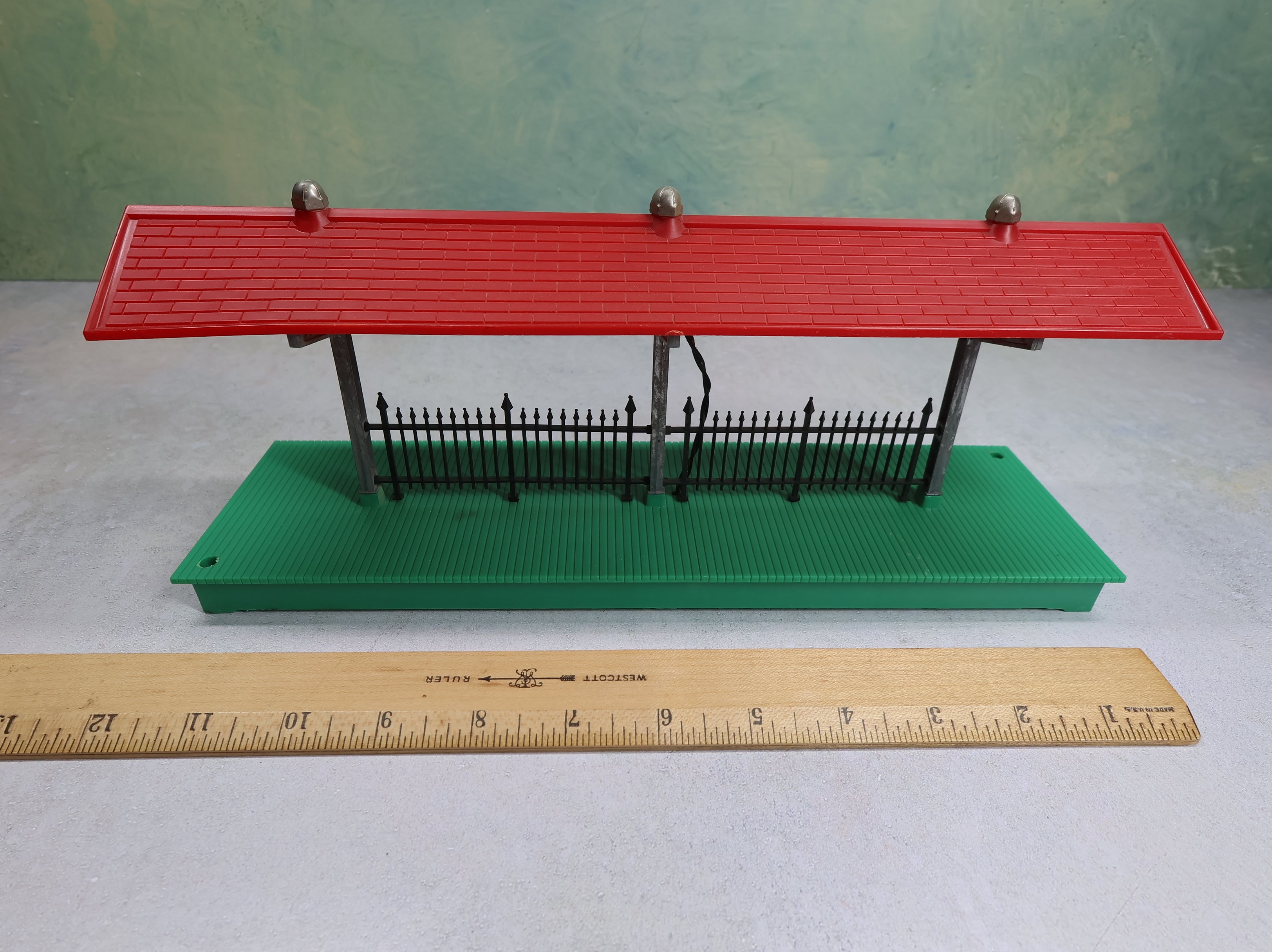 USED Lionel #6-2256 O O Gauge Station Platform Untested