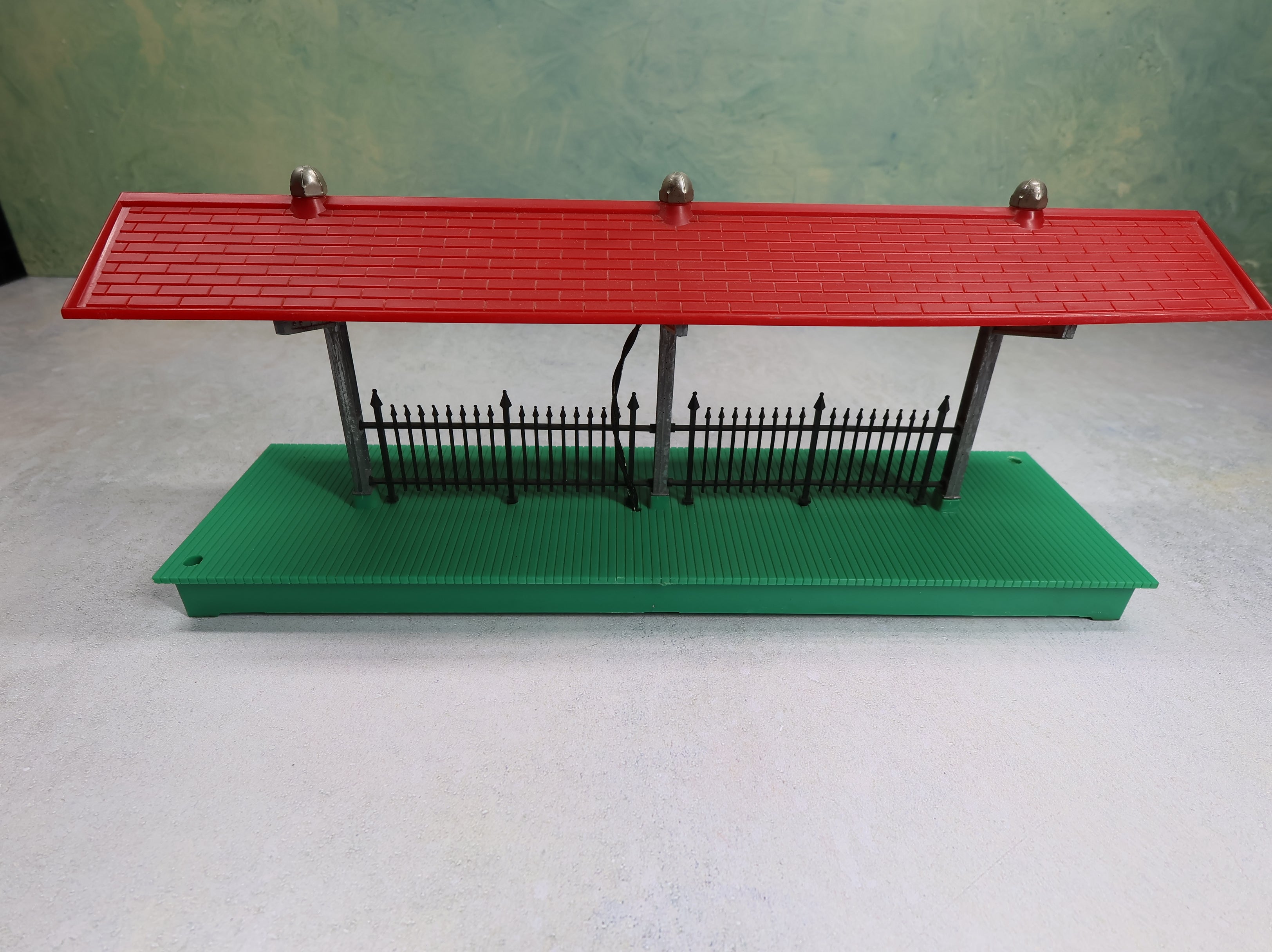 USED Lionel #6-2256 O O Gauge Station Platform Untested