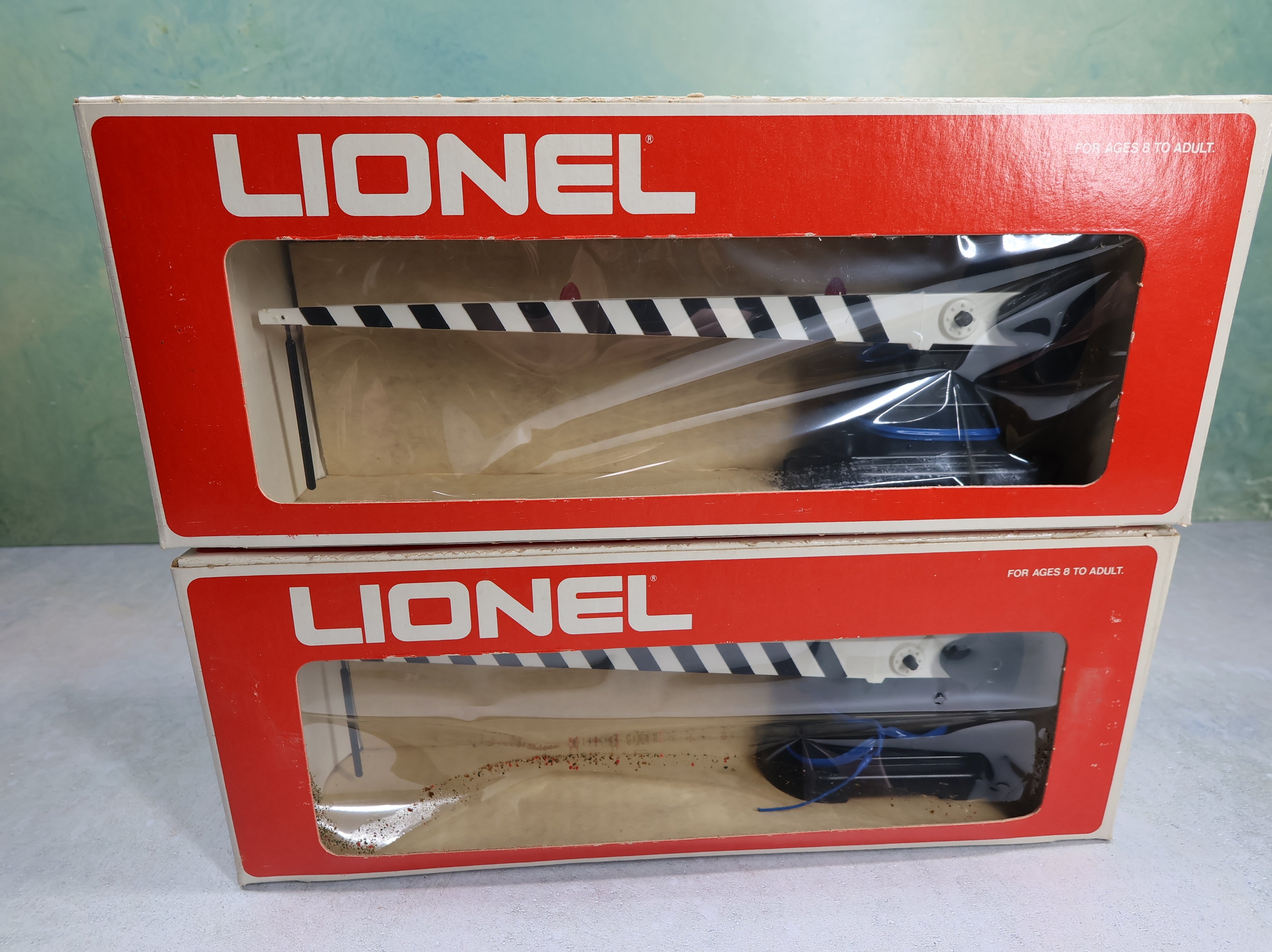 USED Lionel #6-2152 O Automatic Crossing Gate (2 pcs)