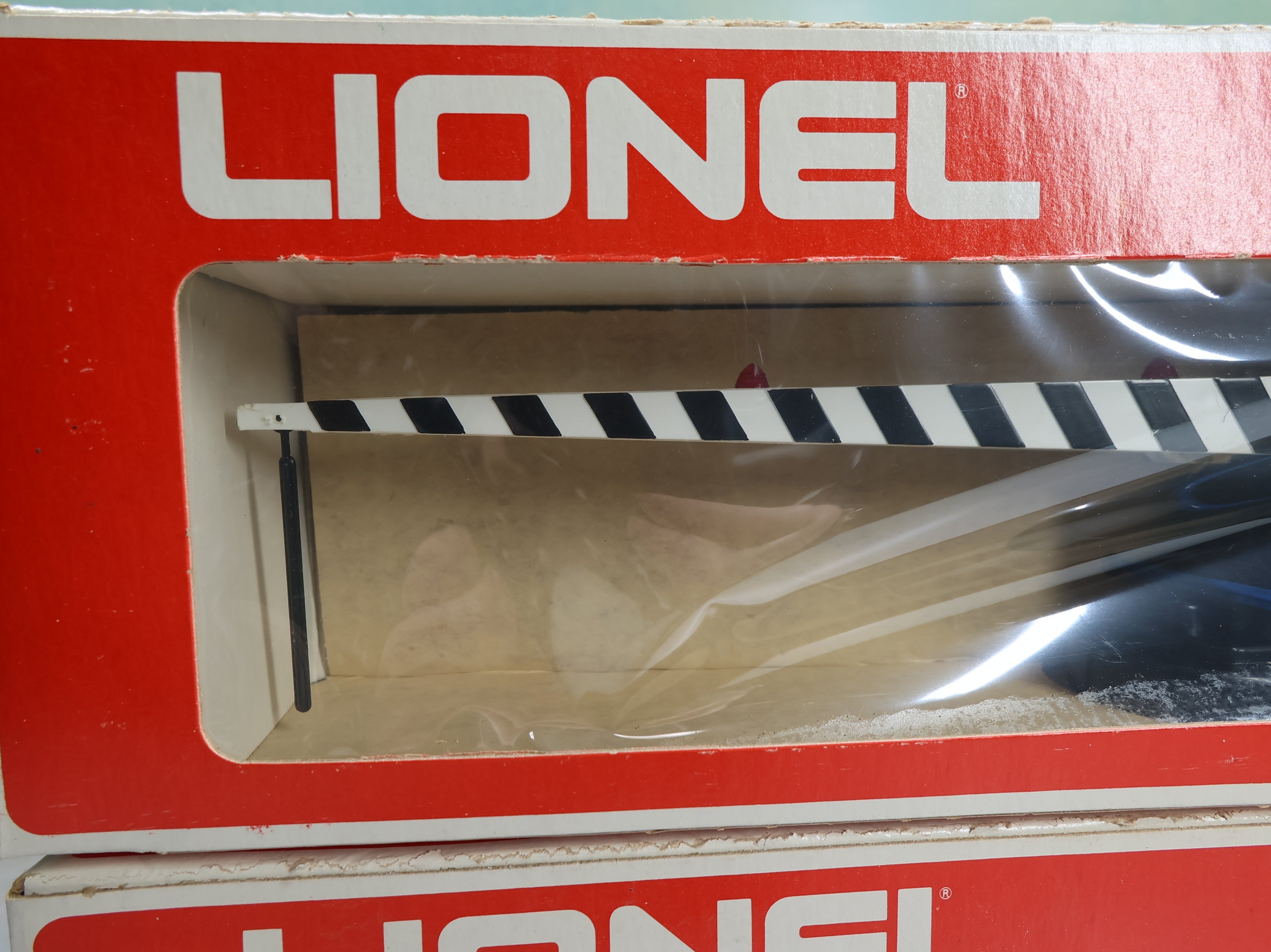 USED Lionel #6-2152 O Automatic Crossing Gate (2 pcs)