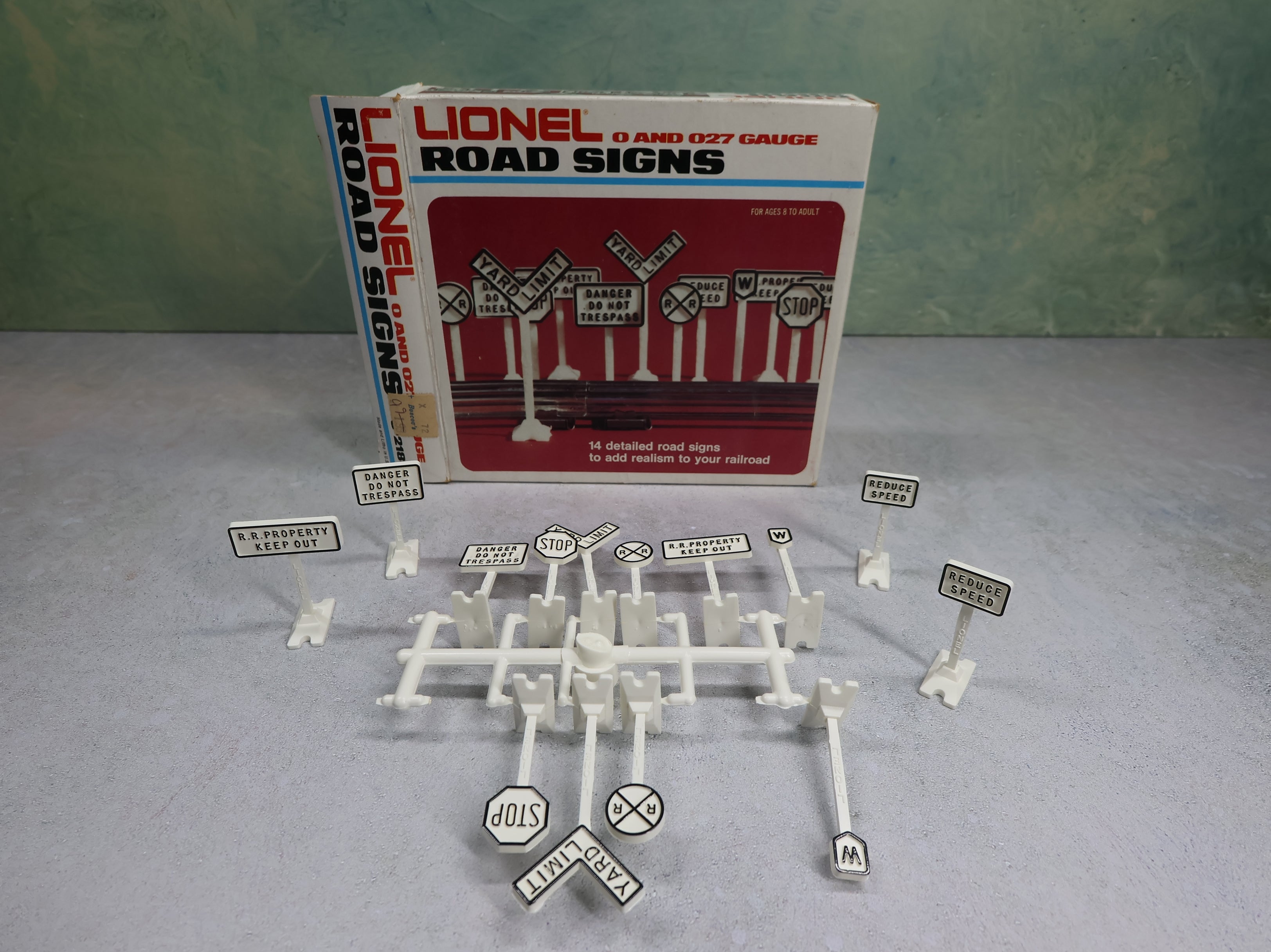 USED Lionel #6-2180 O Road Signs (14 pcs)