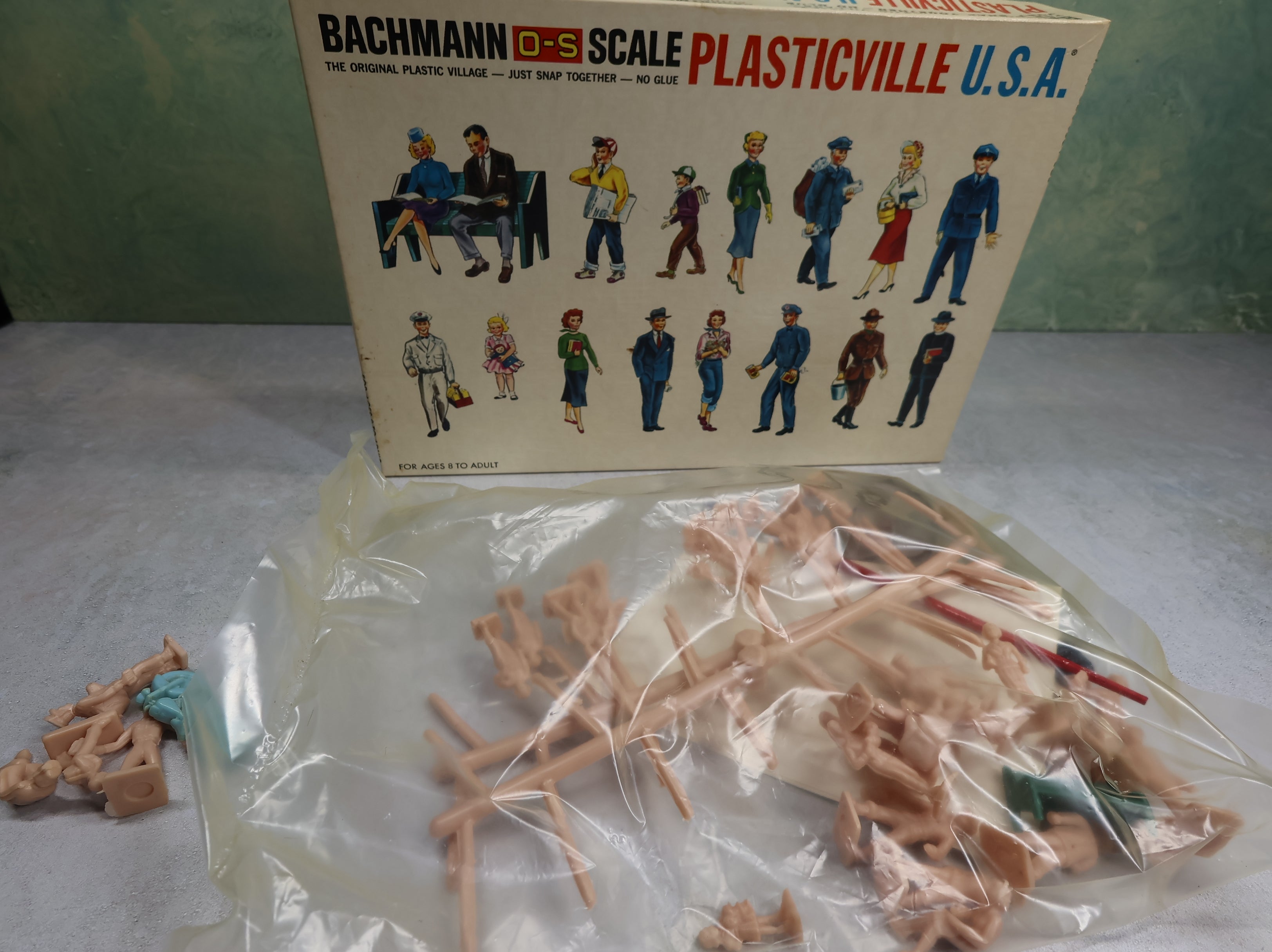 USED Bachmann 1915 O Plasticville Unpainted Figures - Citizens