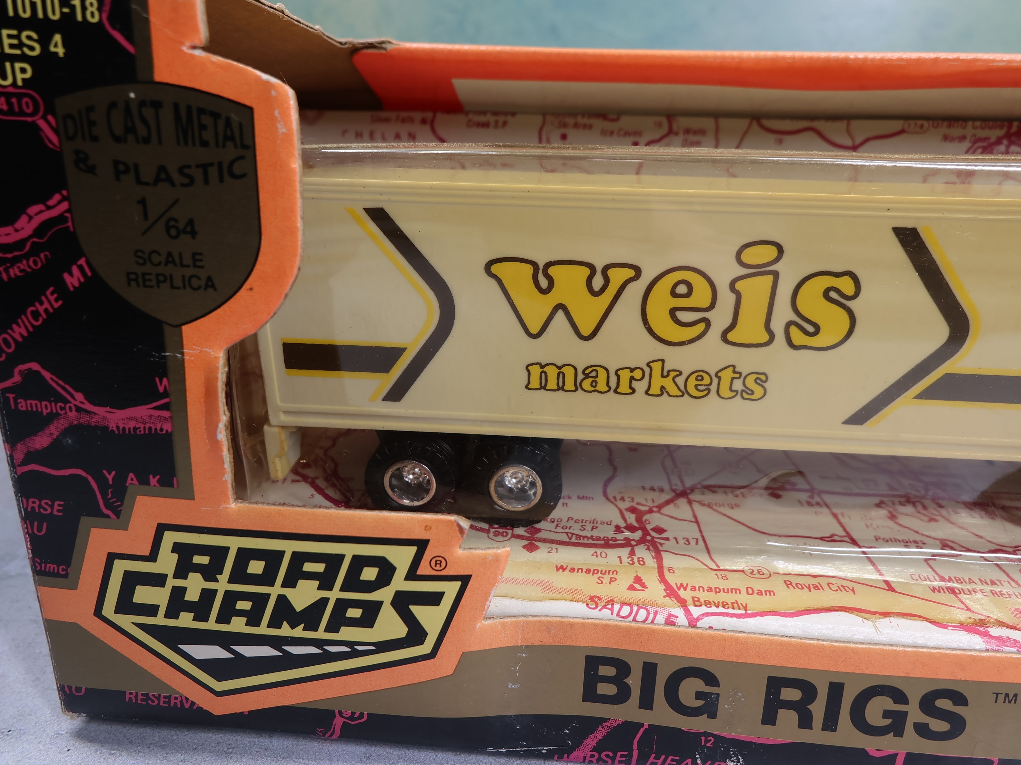 Road Champs #1010-18 1:64 Die Cast & Plastic Weis Markets Big Rig Tractor Trailer