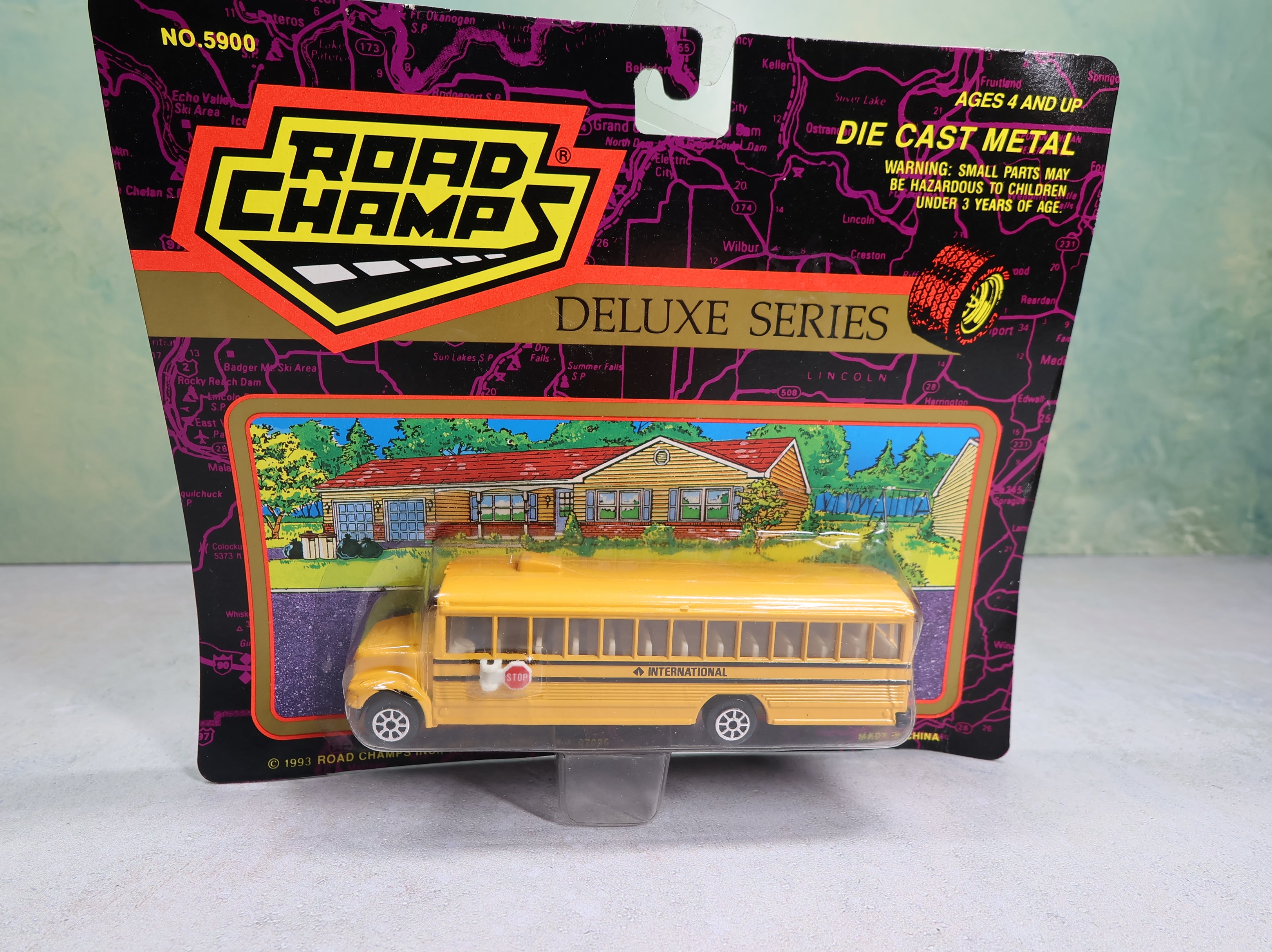 Road Champs 5900 International School Bus Deluxe Series Die Cast Metal