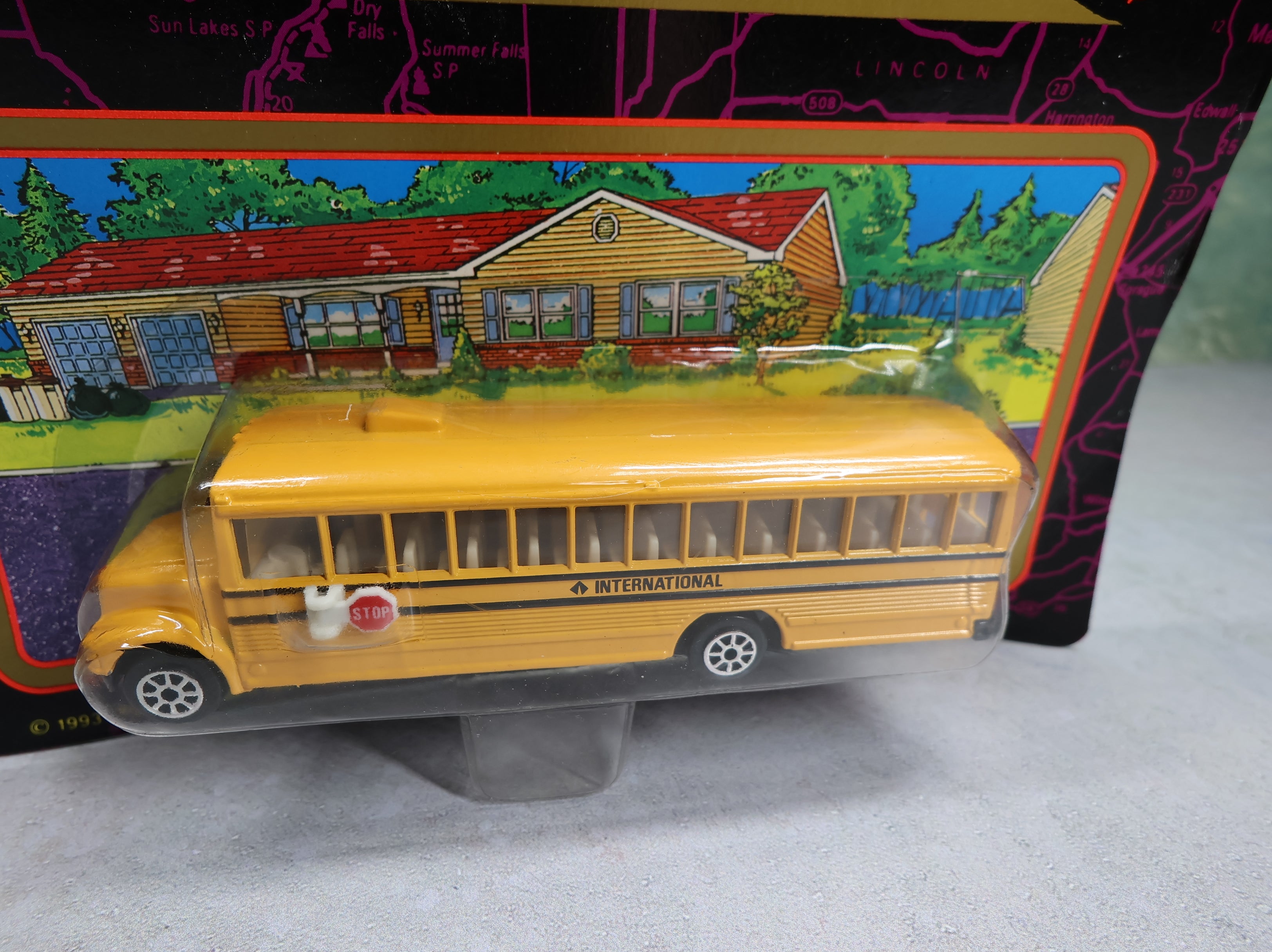 Road Champs 5900 International School Bus Deluxe Series Die Cast Metal