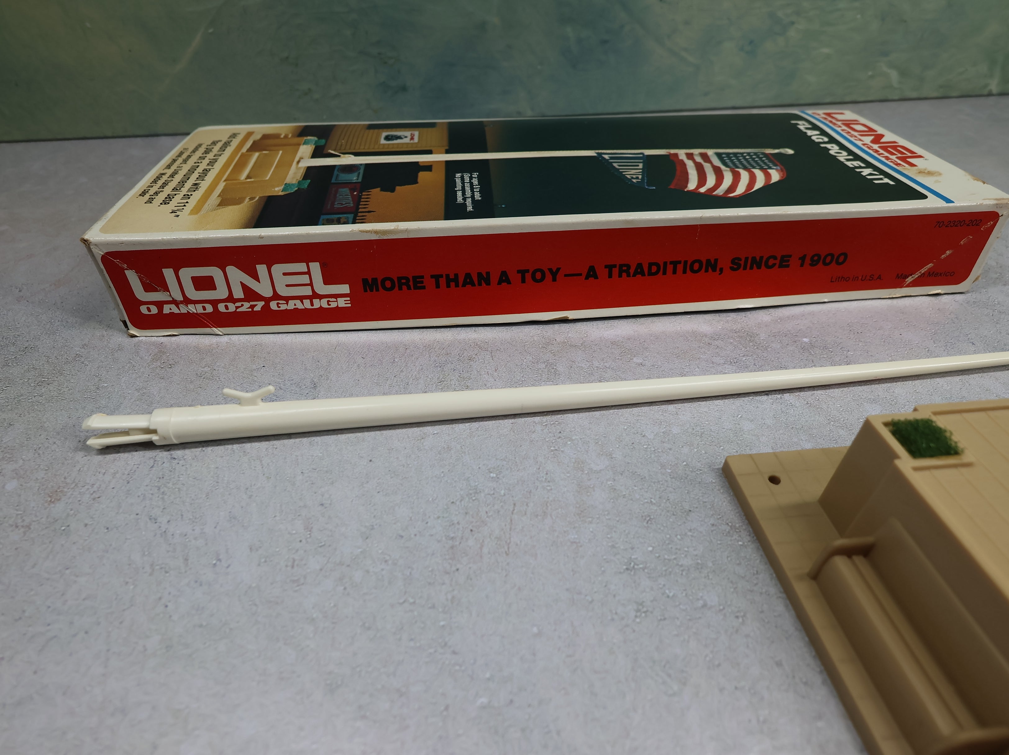 USED Lionel #6-2320 O Flag Pole KIT