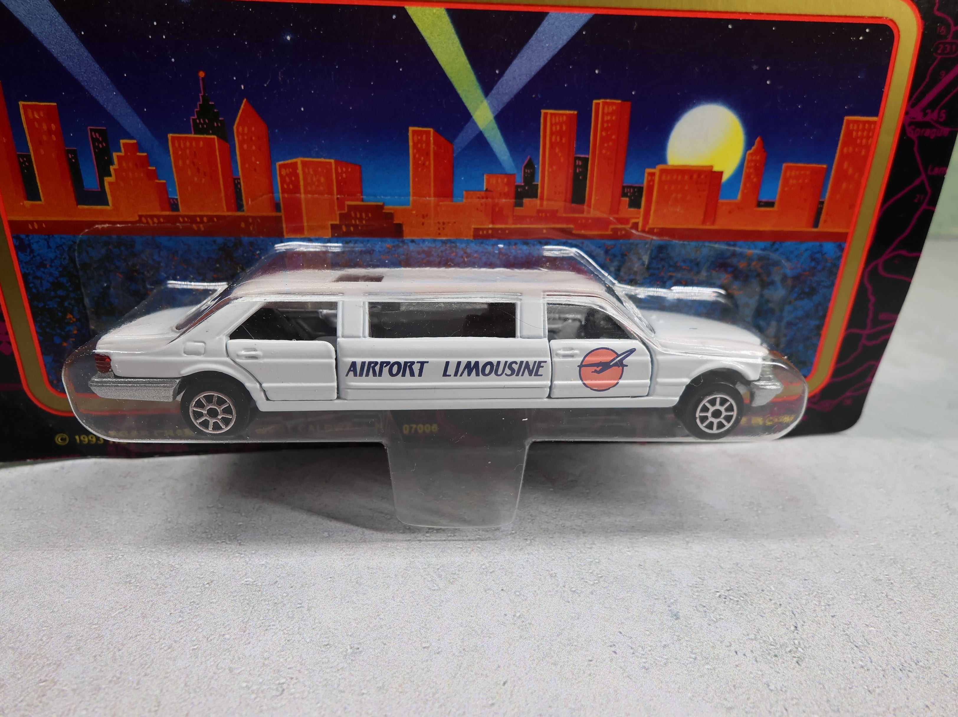 Road Champs 5900 Airport Limousine Deluxe Series Die Cast Metal