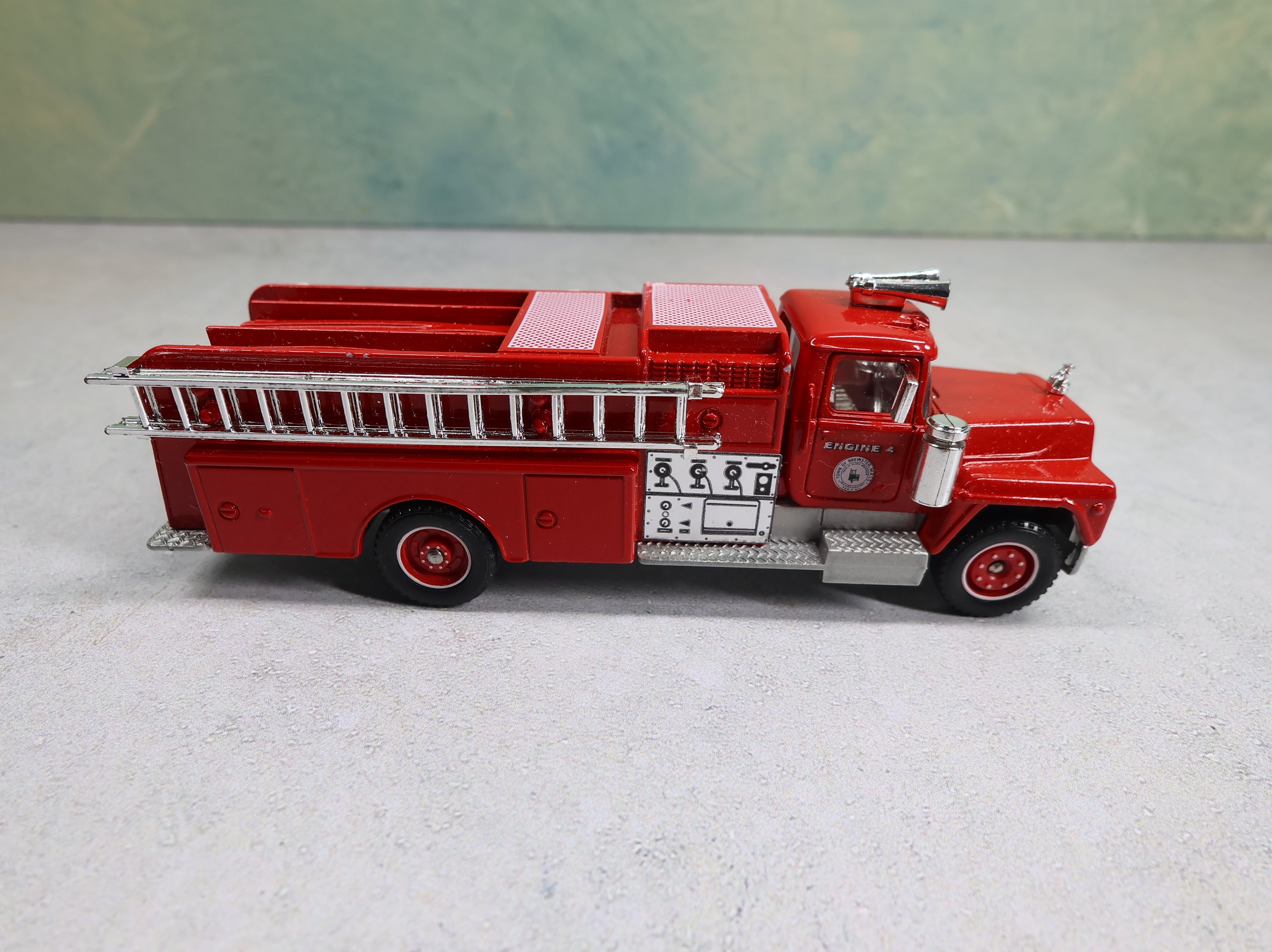 USED Solido 3106 1:60 Die-Cast Fire Truck Mack Pompiers