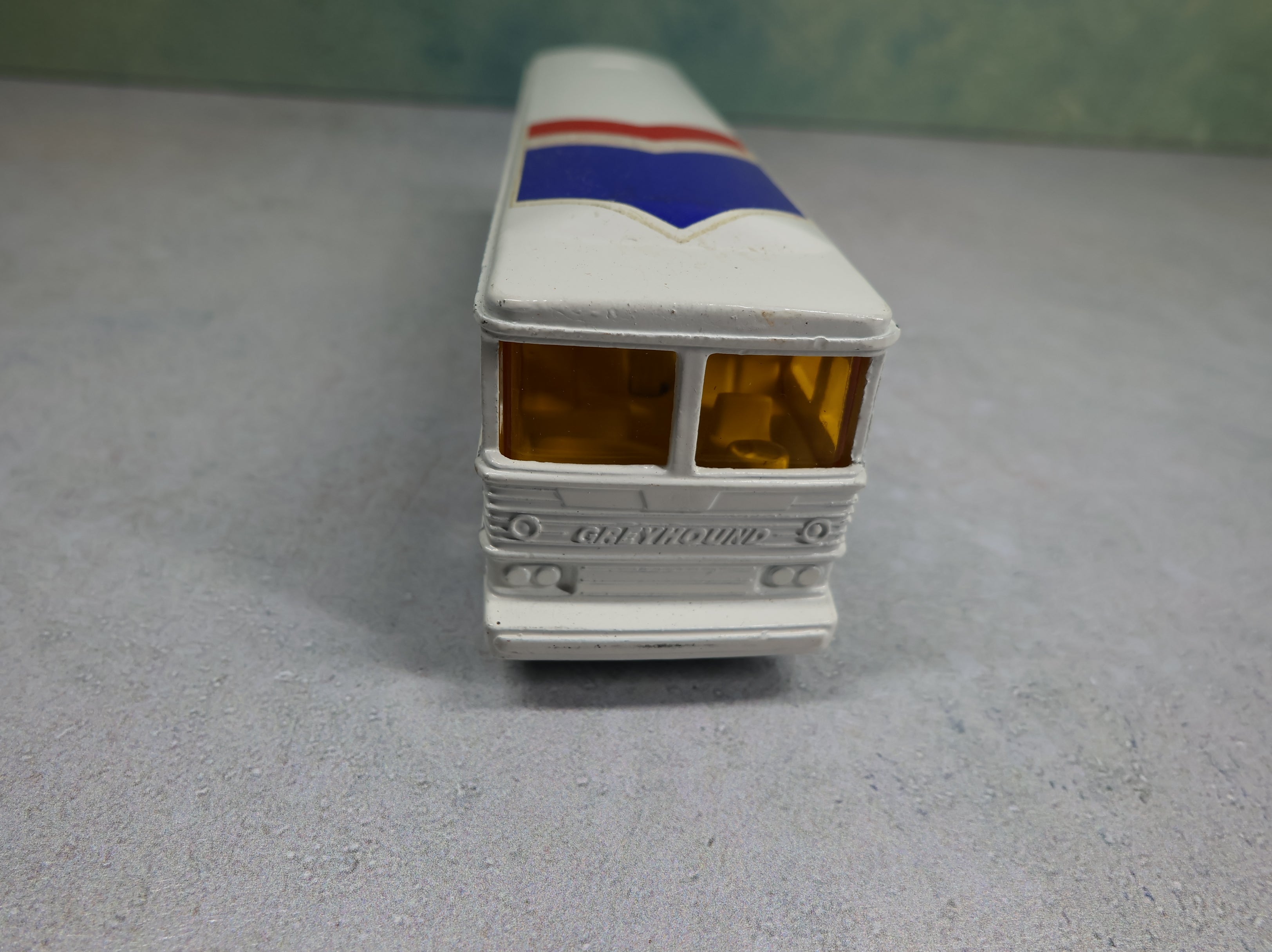 USED Corgi Die-Cast Greyhound Bus MC-8 Americruiser