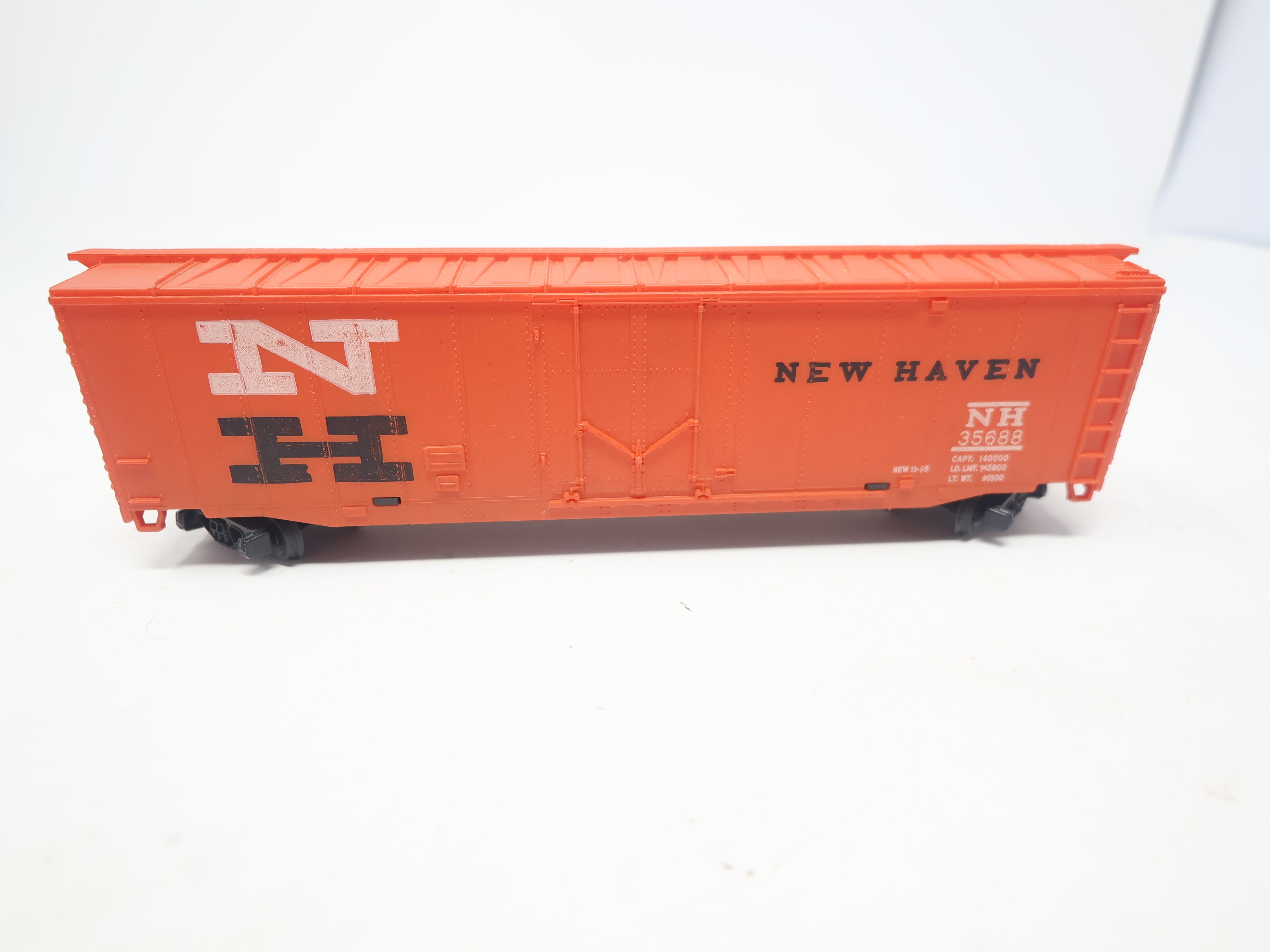 USED Tyco HO Scale, 50' Box Car, New Haven NH #35688