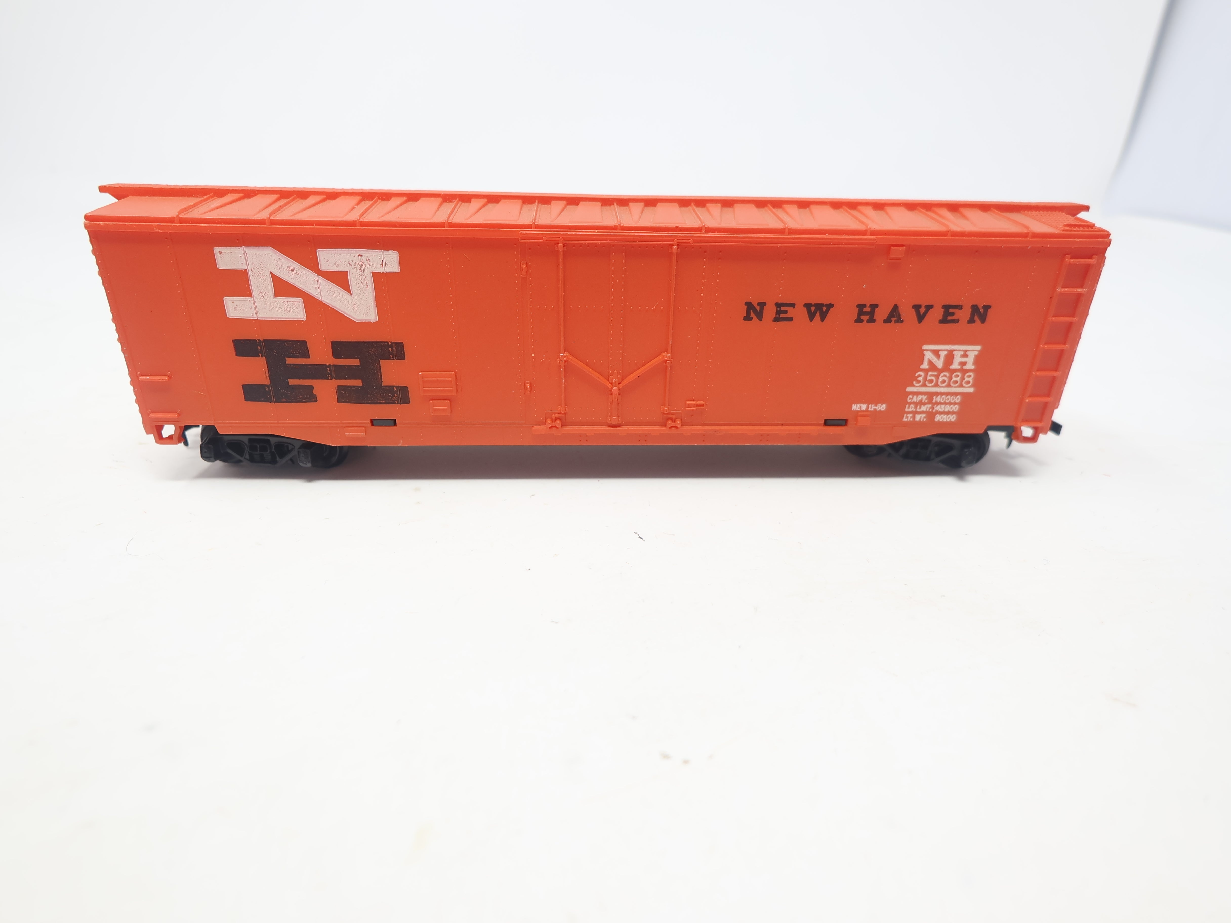 USED Tyco HO Scale, 50' Box Car, New Haven NH #35688