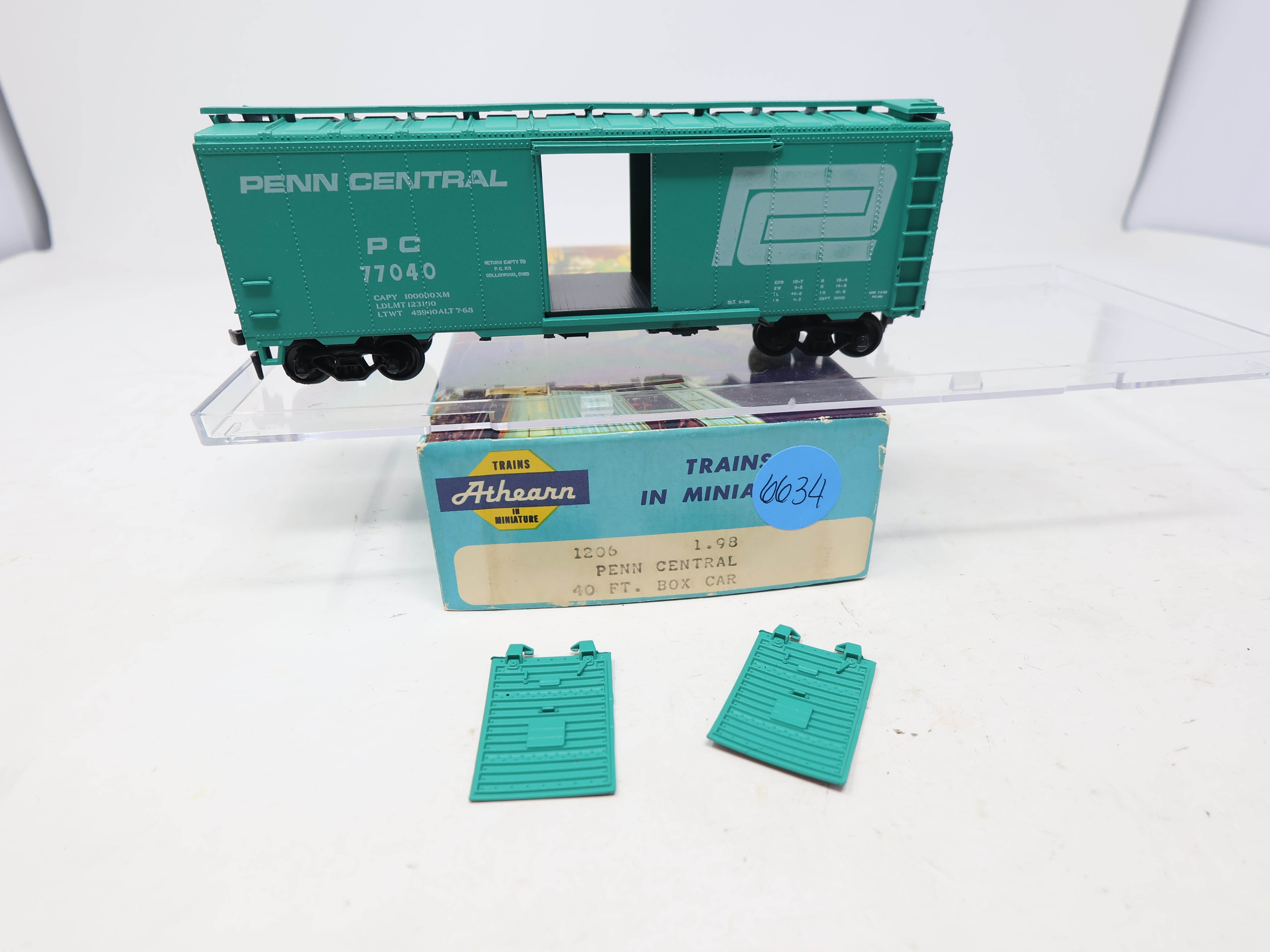 USED Athearn 1206 HO Scale, 40' Box Car, Penn Central PC #77040