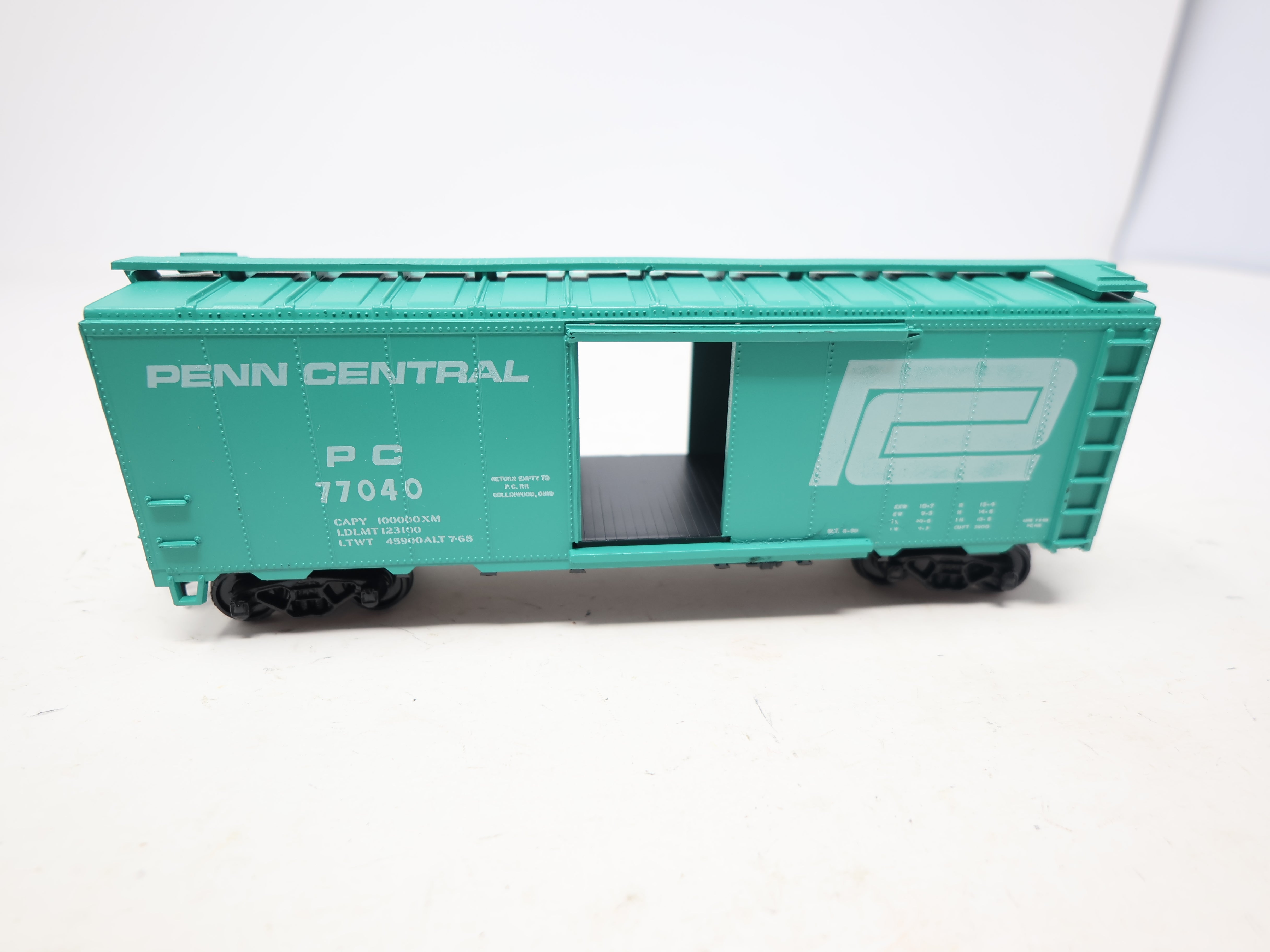 USED Athearn 1206 HO Scale, 40' Box Car, Penn Central PC #77040