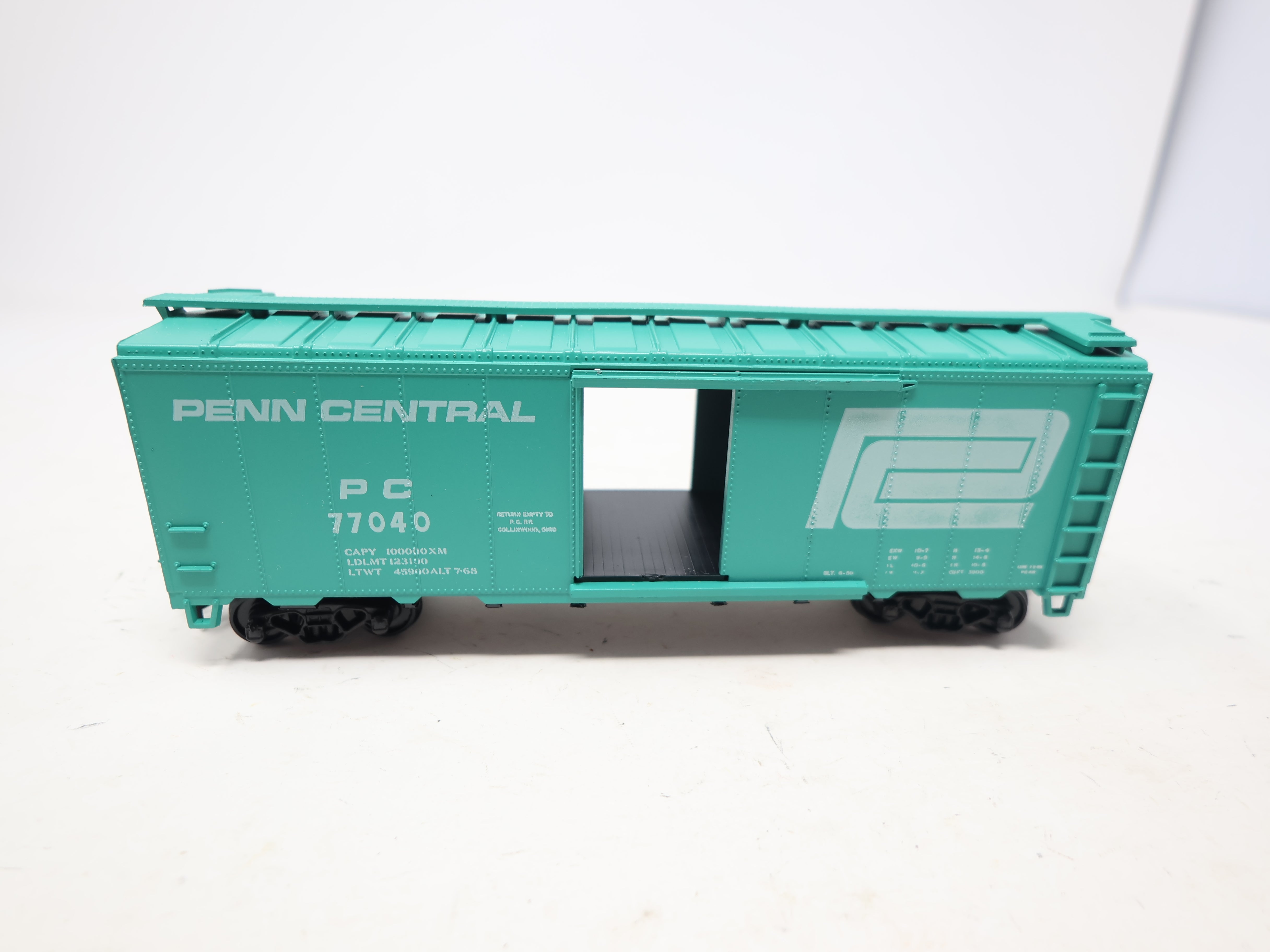 USED Athearn 1206 HO Scale, 40' Box Car, Penn Central PC #77040