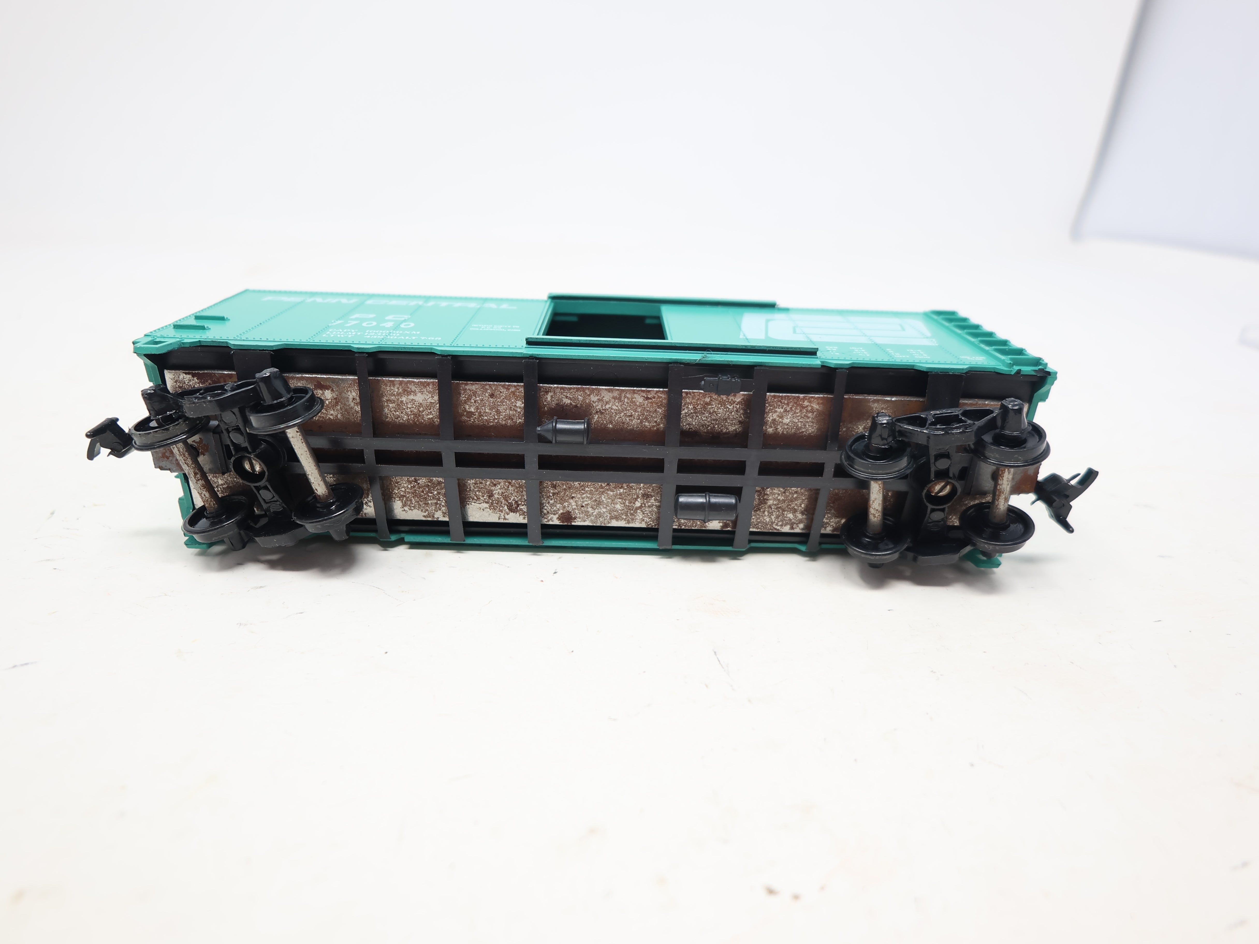 USED Athearn 1206 HO Scale, 40' Box Car, Penn Central PC #77040