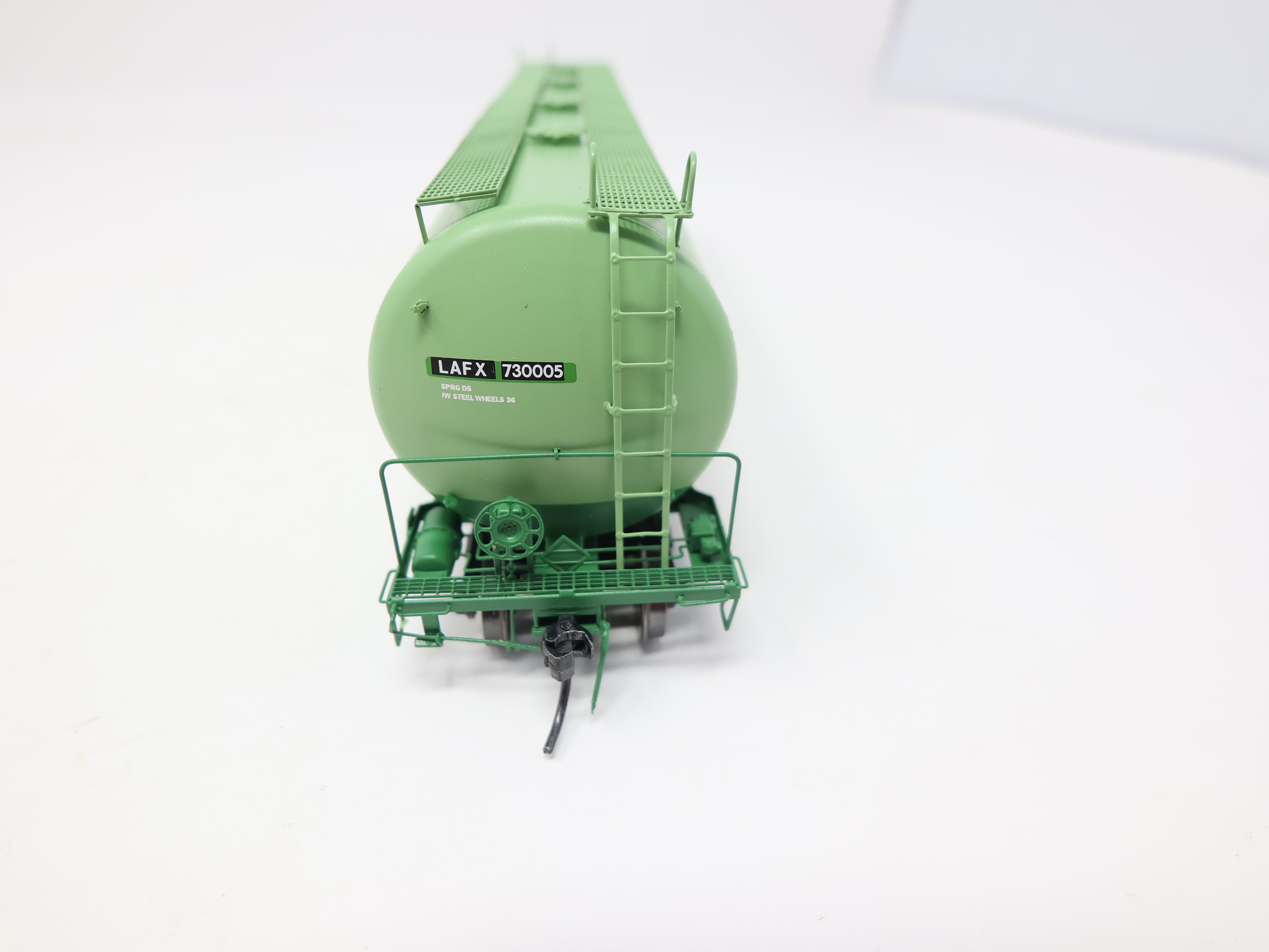 USED Intermountain 48911-04 HO Scale, Pressure Flow Hopper, Lafarge Cement LAFX #730005, Custom Decals