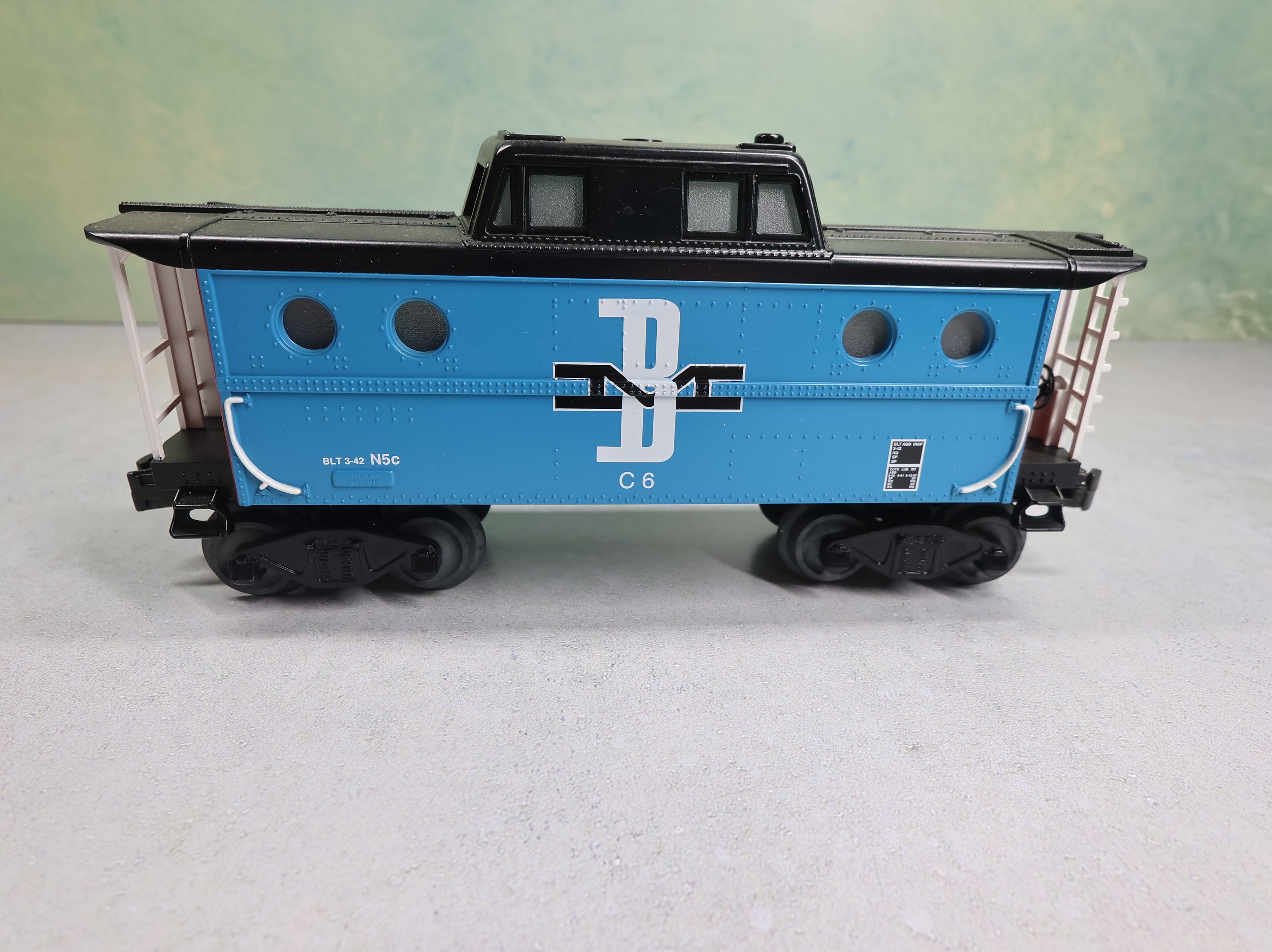 USED Williams CAB103 O 1:48 Scale N5C Caboose Boston and Maine BM #C6