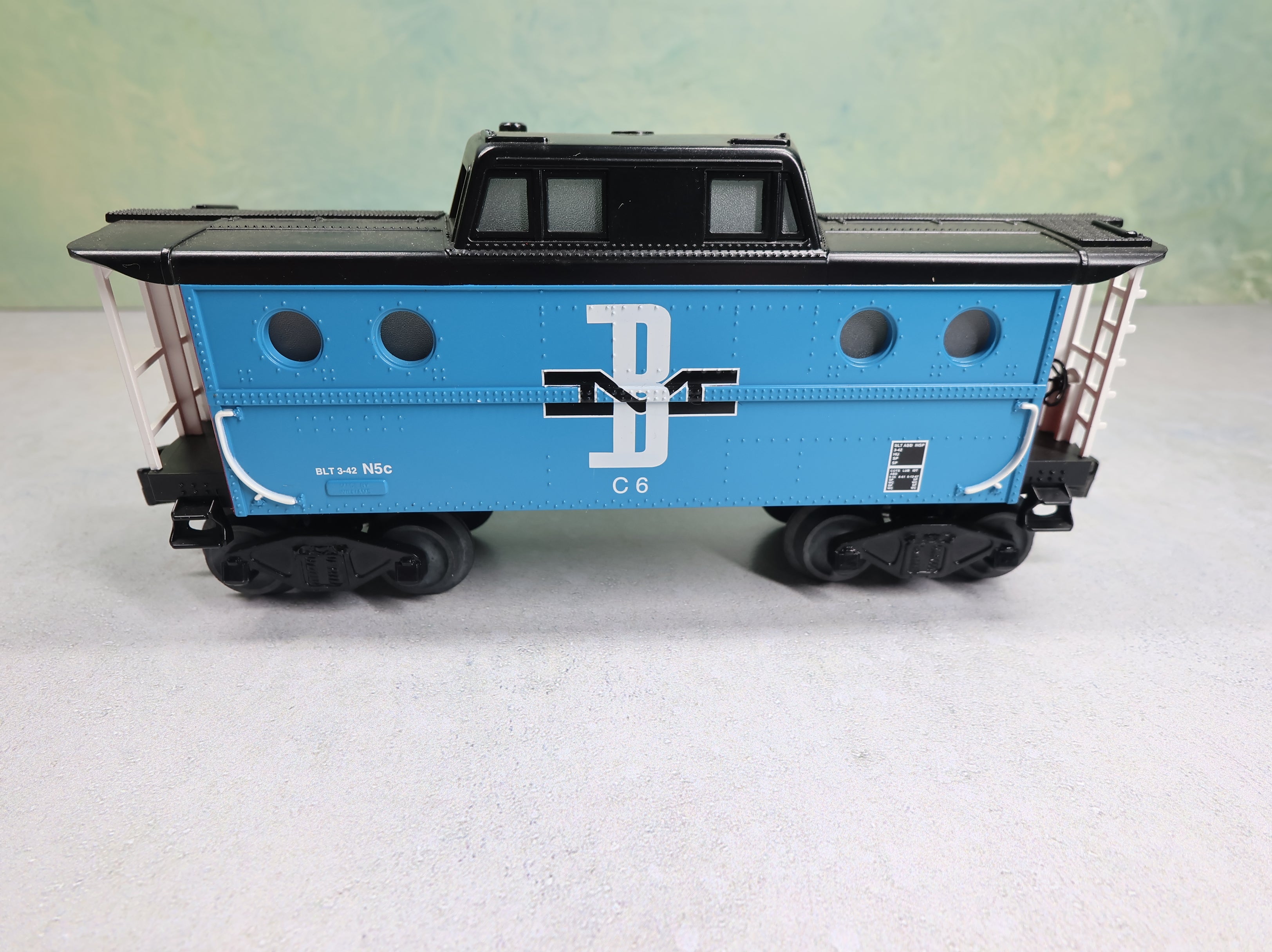 USED Williams CAB103 O 1:48 Scale N5C Caboose Boston and Maine BM #C6