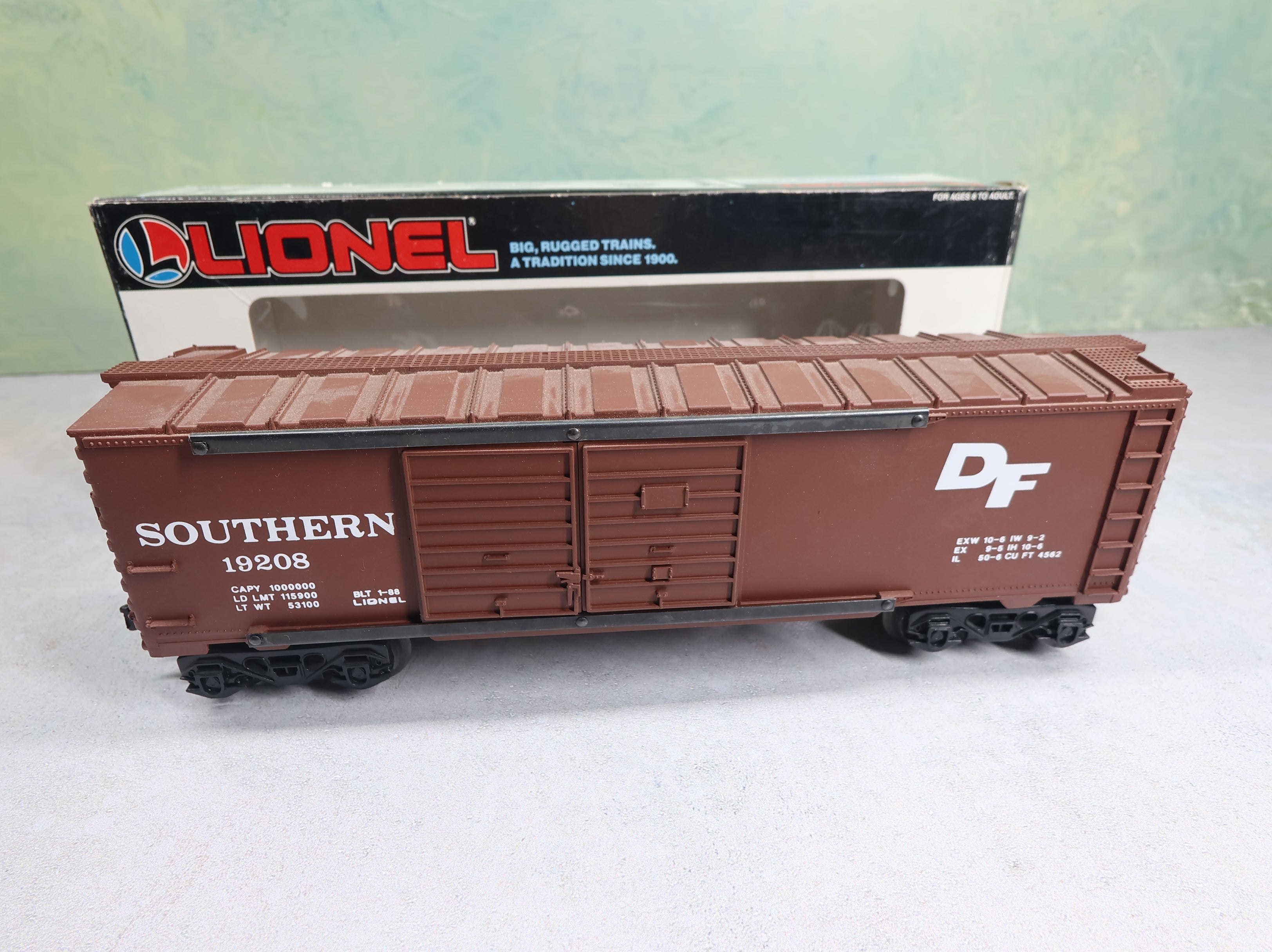 USED Lionel O Double Door Box Car Southern #19208