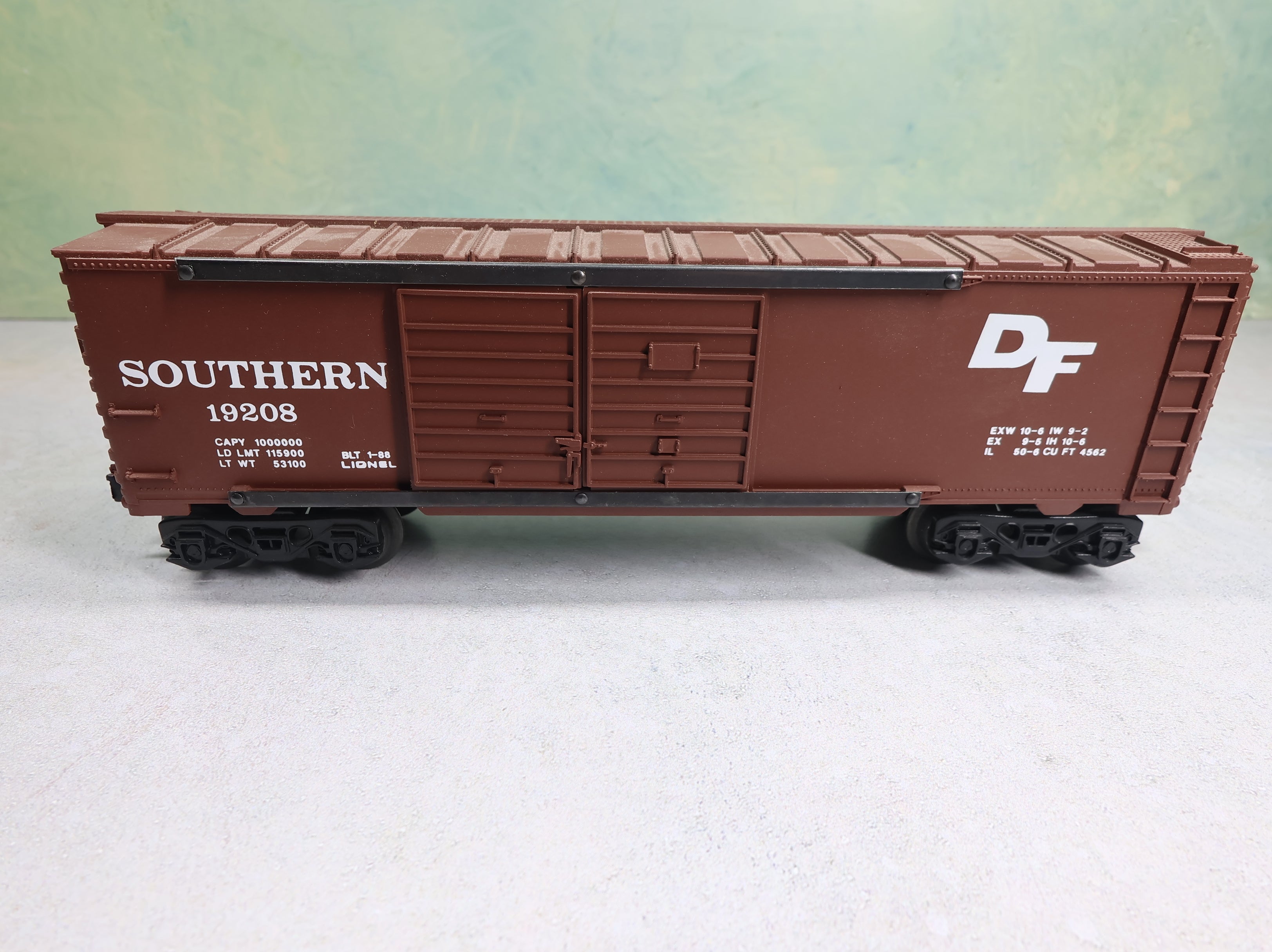 USED Lionel O Double Door Box Car Southern #19208