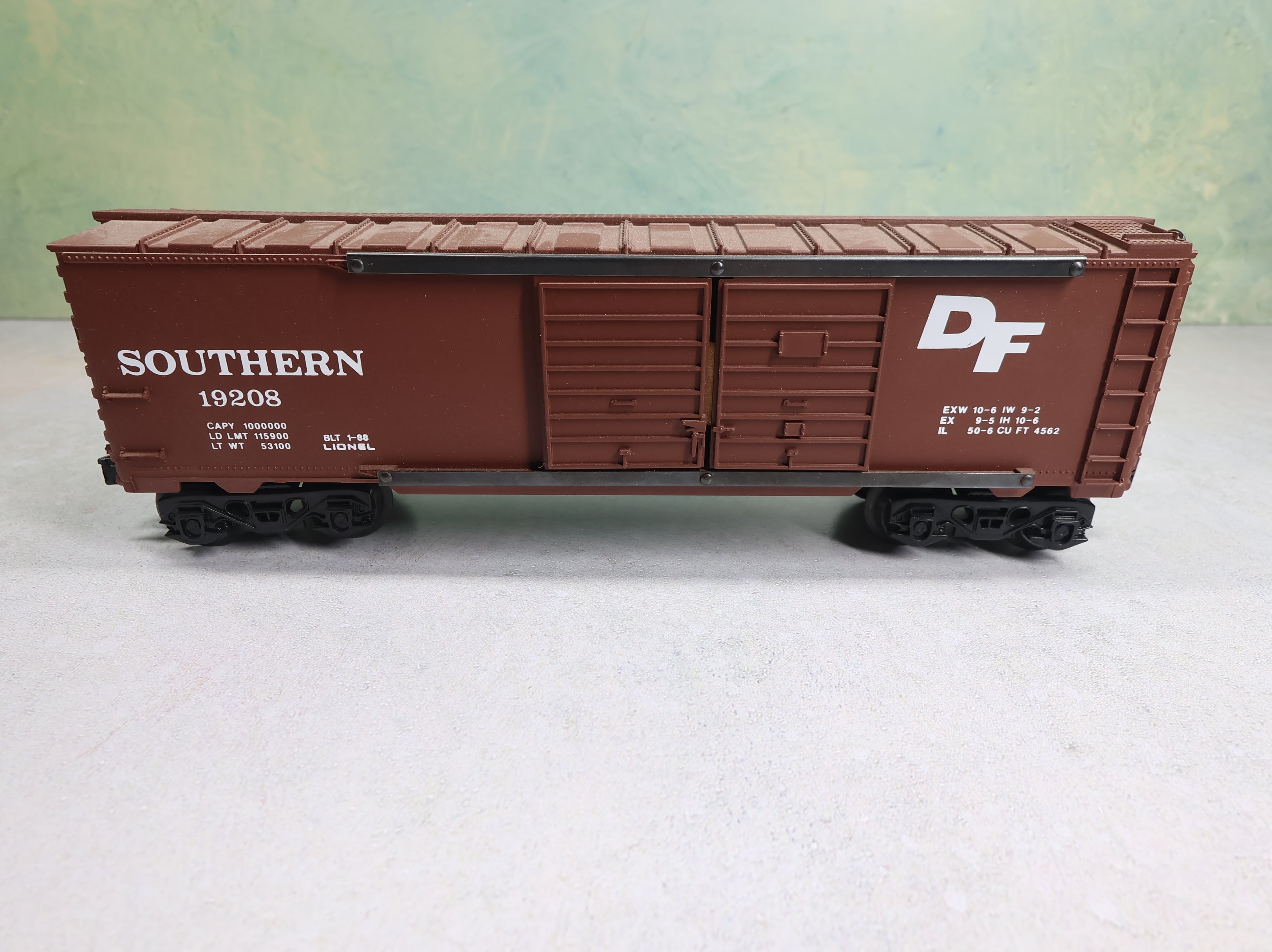 USED Lionel O Double Door Box Car Southern #19208