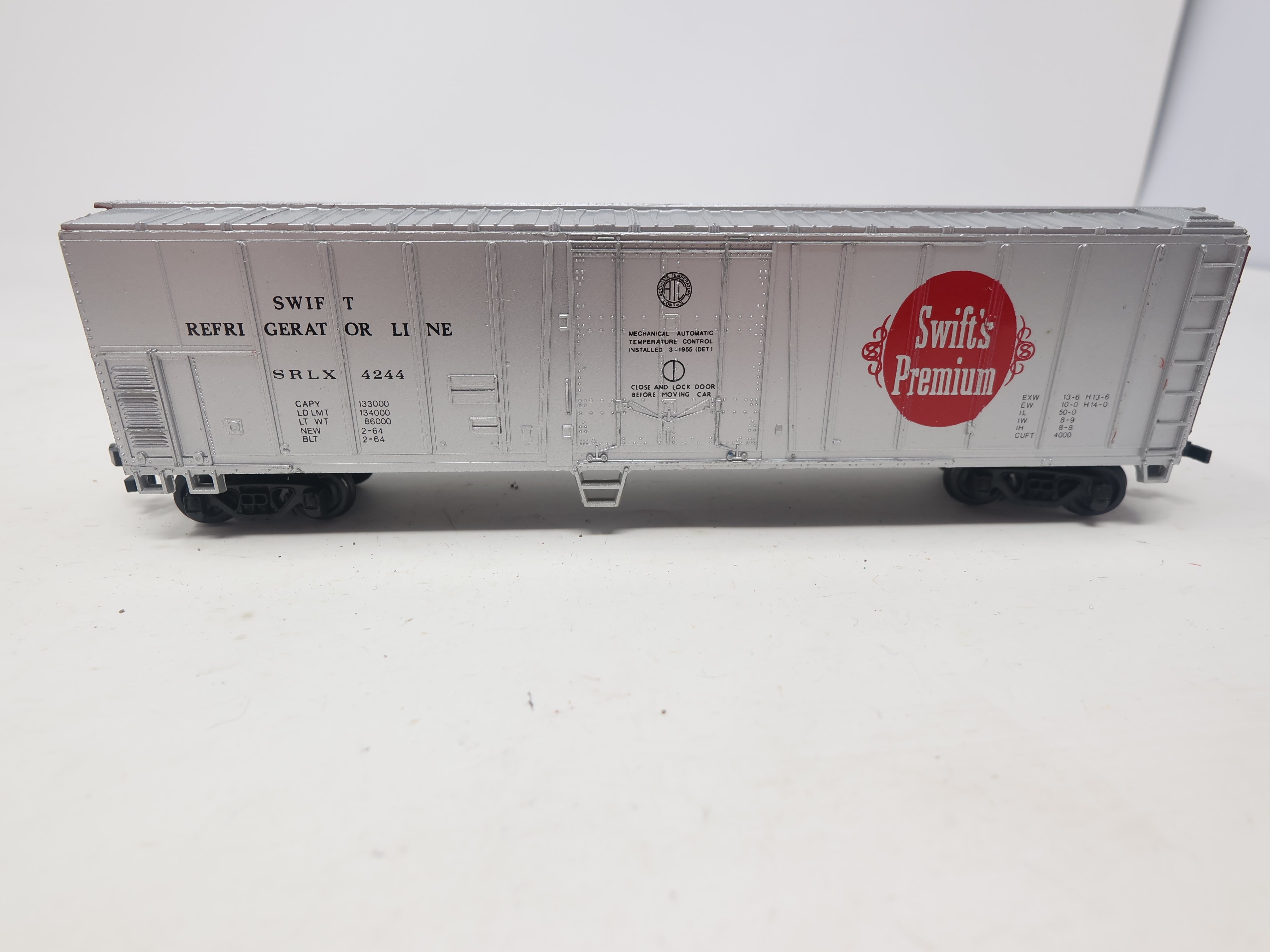 USED Bachmann HO Scale, 50' Box Car, Swift Refrigerator Line SRLX #4244