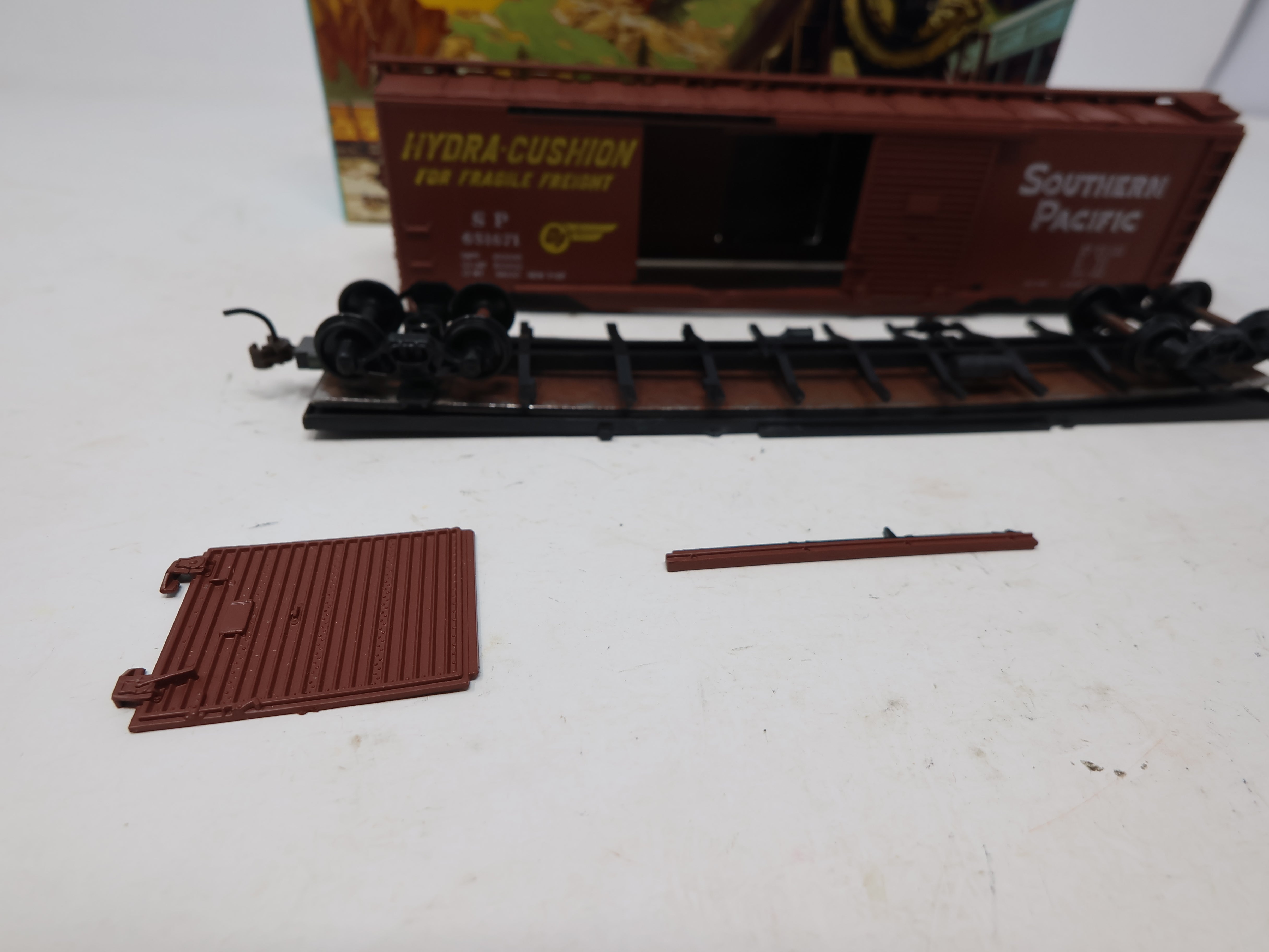 USED Athearn 1315 HO Scale, 50' DD Box Car, Southern Pacific SP #651671, Needs Work