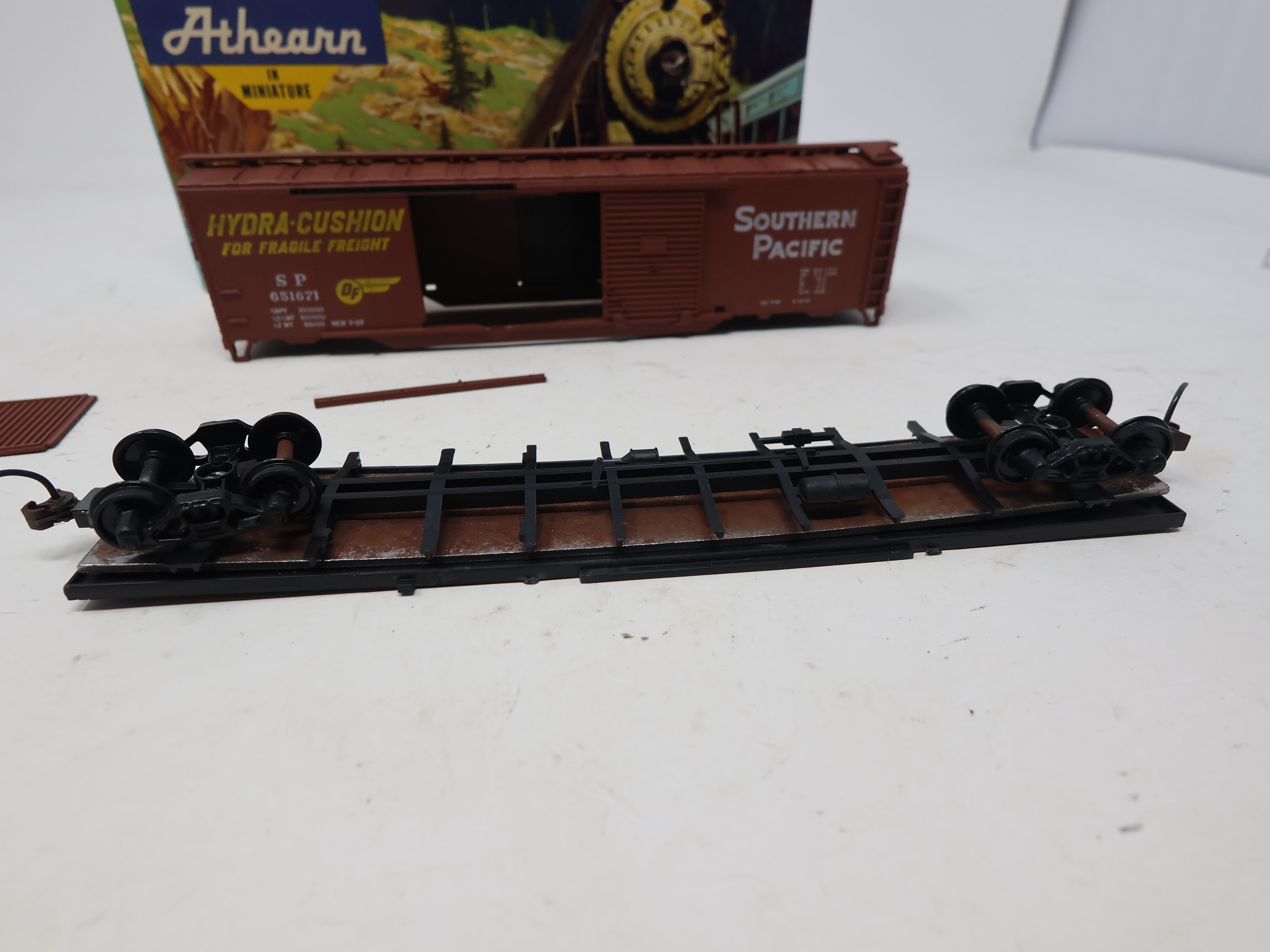 USED Athearn 1315 HO Scale, 50' DD Box Car, Southern Pacific SP #651671, Needs Work