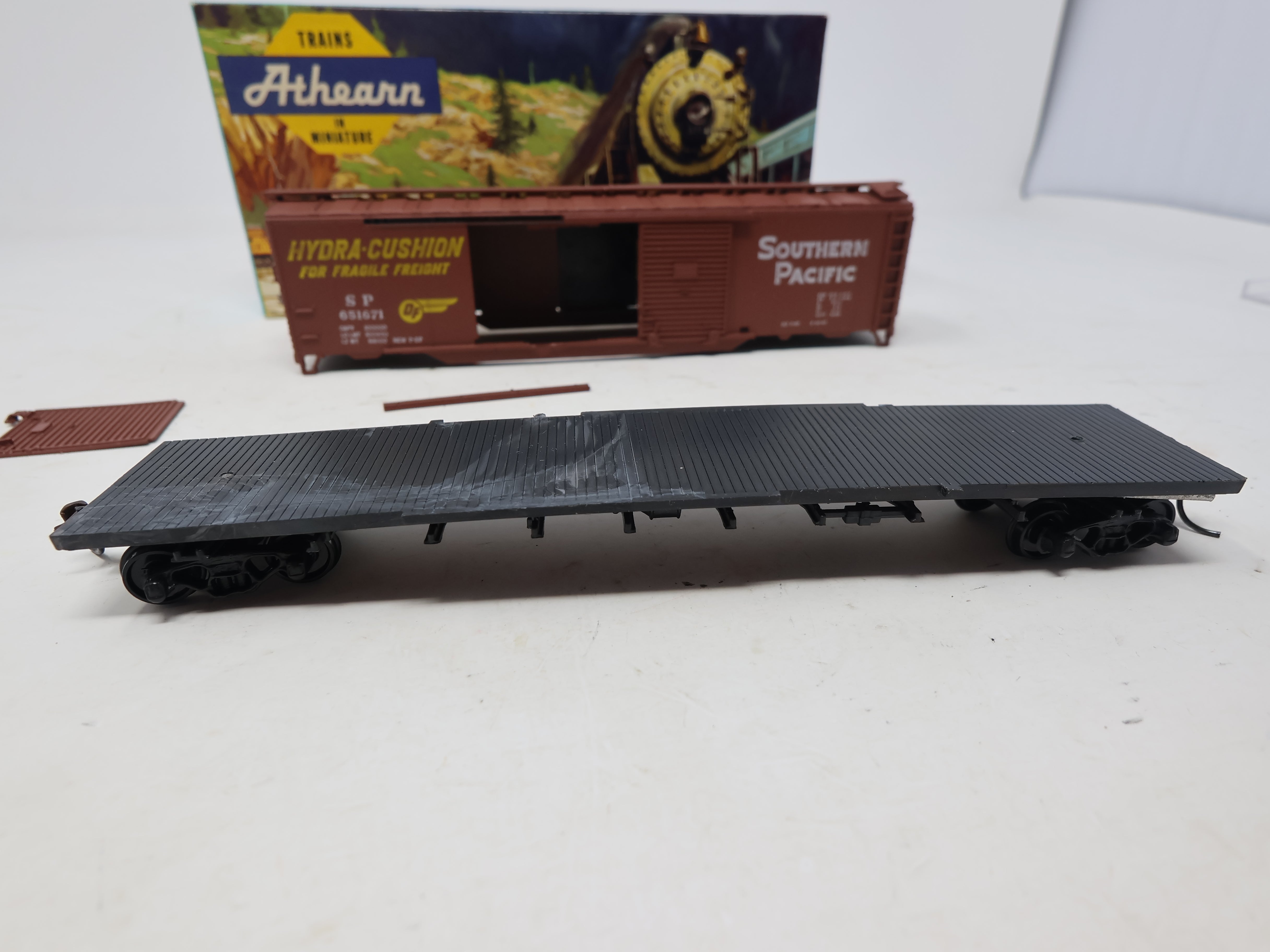 USED Athearn 1315 HO Scale, 50' DD Box Car, Southern Pacific SP #651671, Needs Work