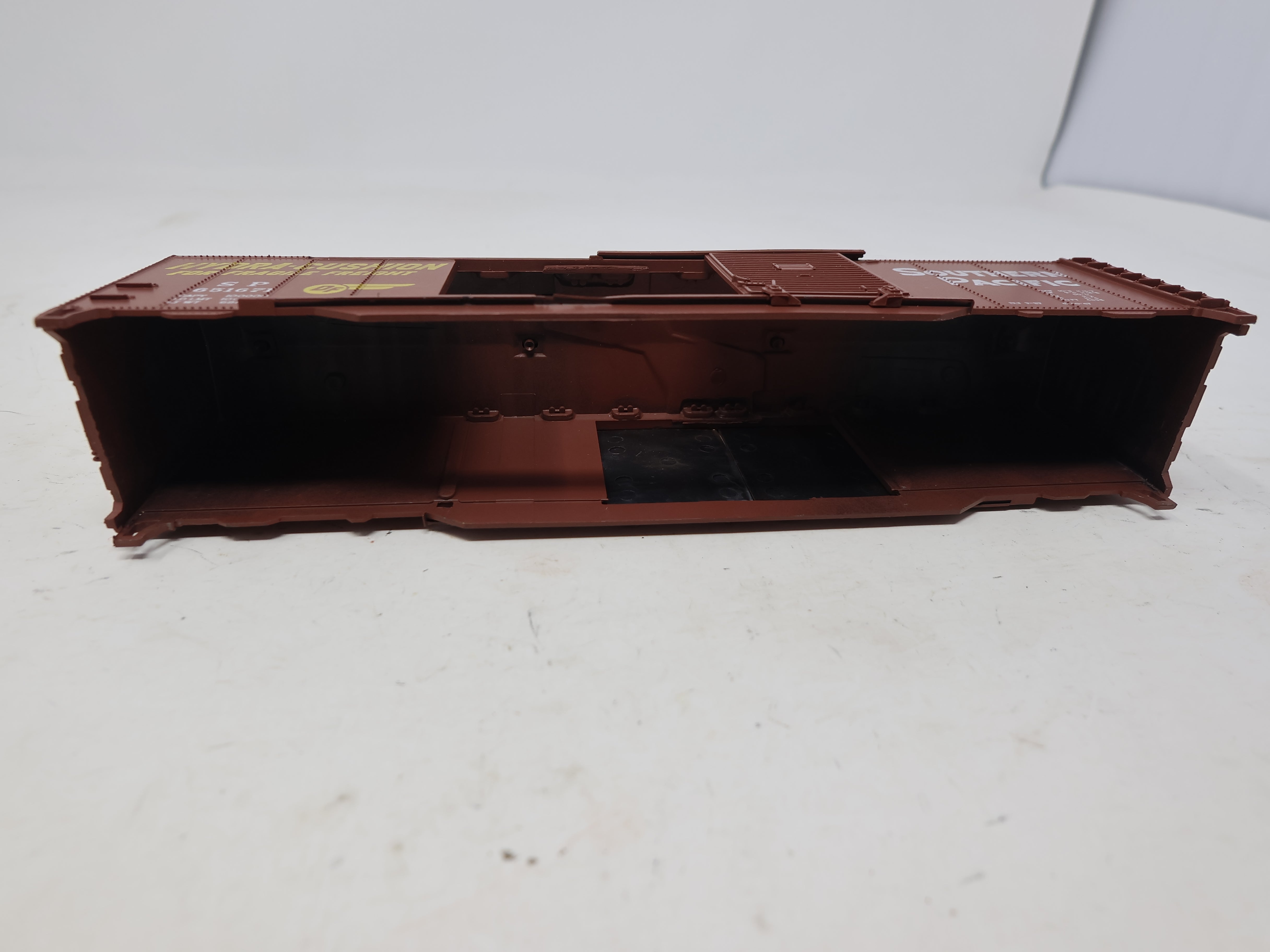 USED Athearn 1315 HO Scale, 50' DD Box Car, Southern Pacific SP #651671, Needs Work