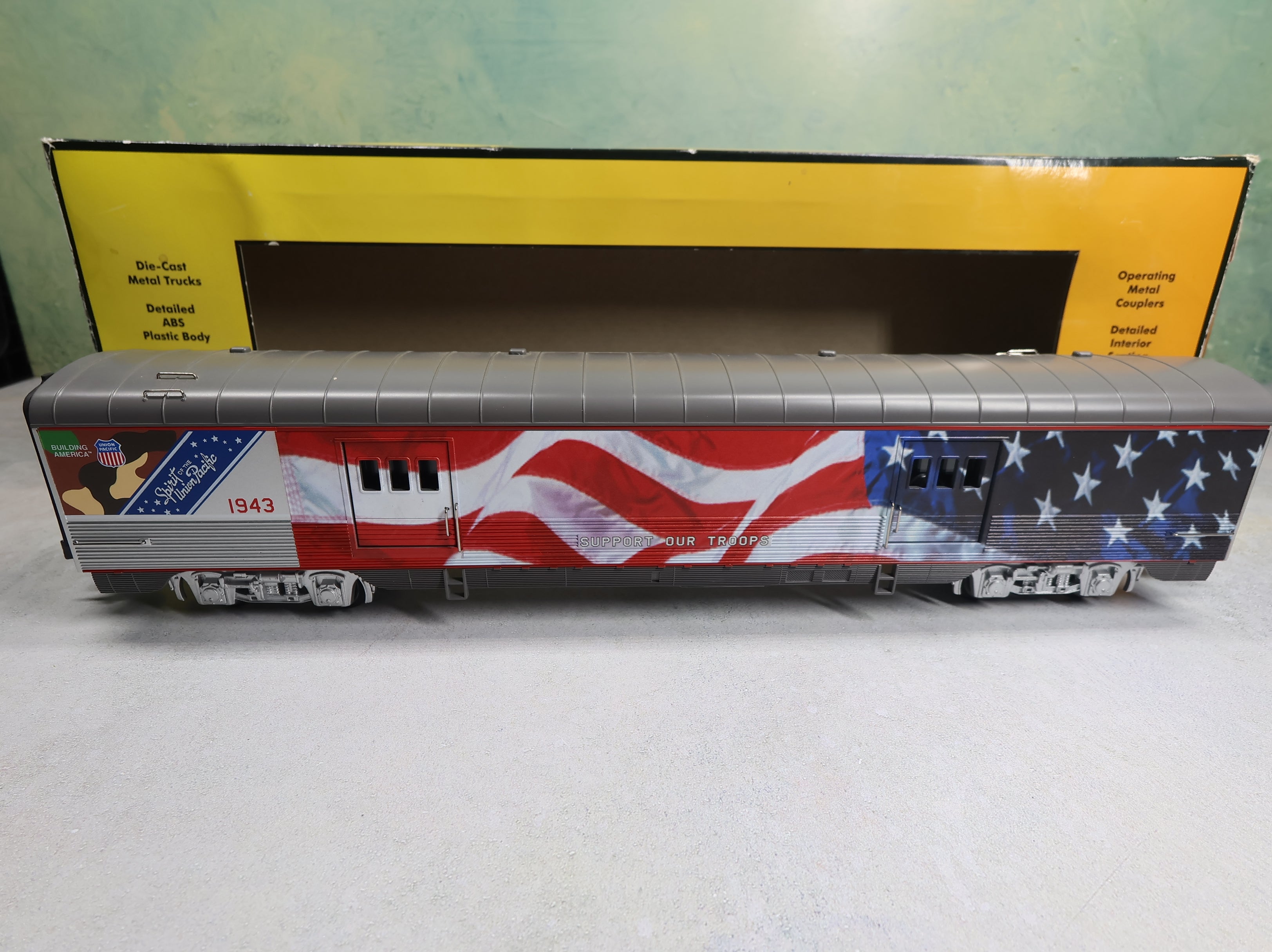 USED MTH Rail King 30-68039 O 60' Streamlined Baggage Car Union Pacific #1943 Spirit Scheme