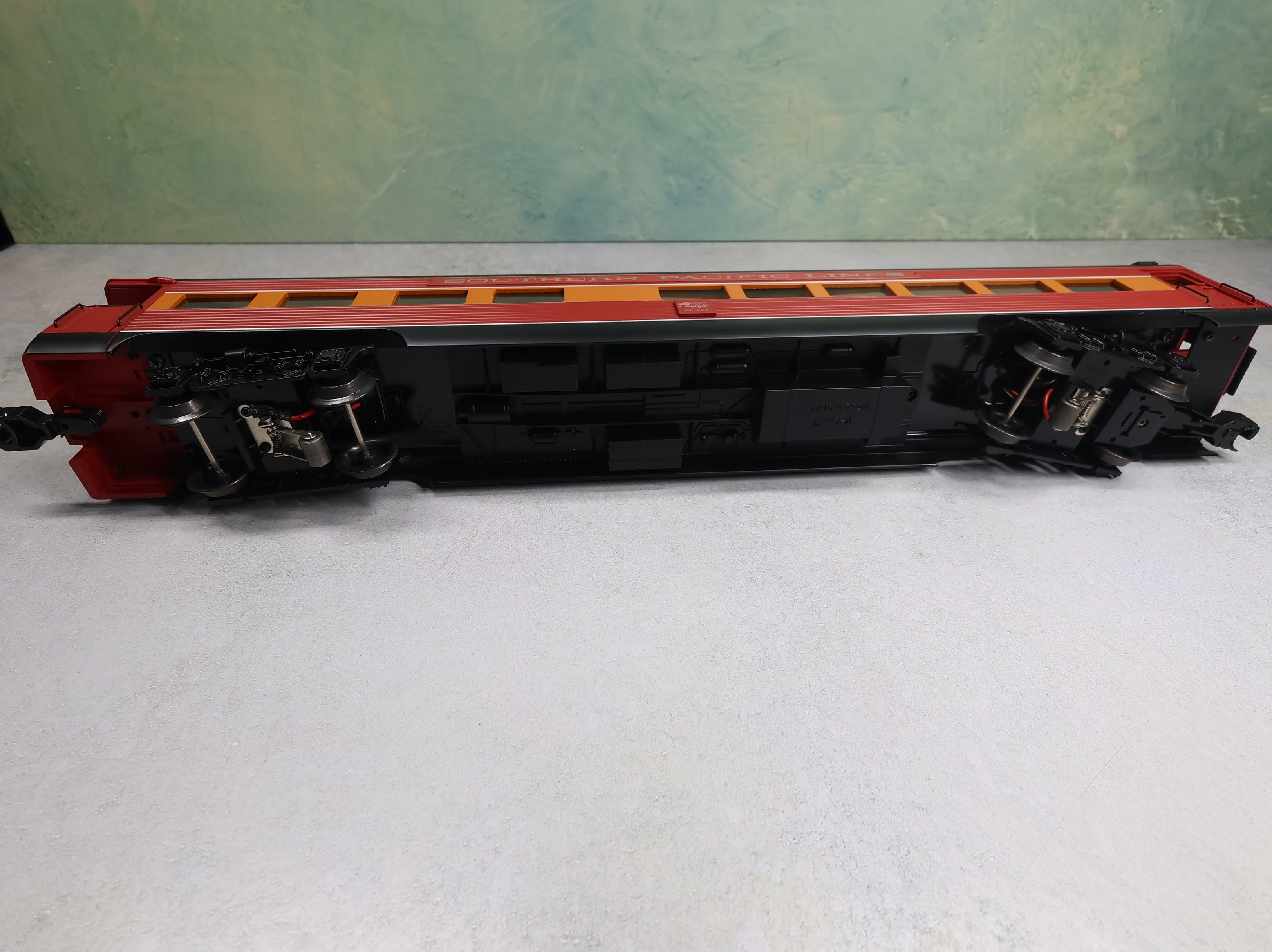 USED K-Line K4688-30001 O Aluminum Business Car 18" Southern Pacific SP #290 w/ Interior & Figures